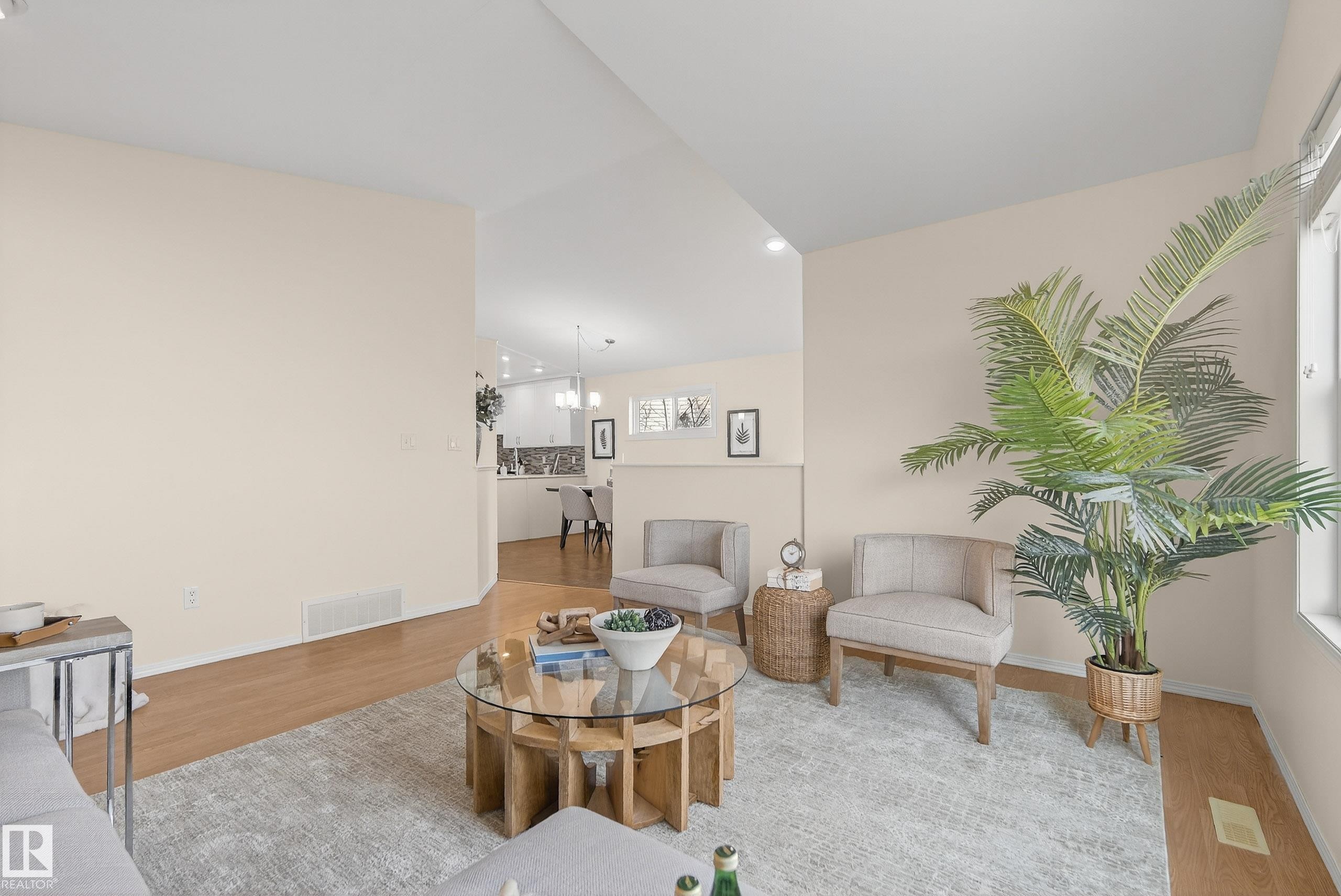 16233 131A Street, Edmonton, AB - Indoor Photo Showing Living Room