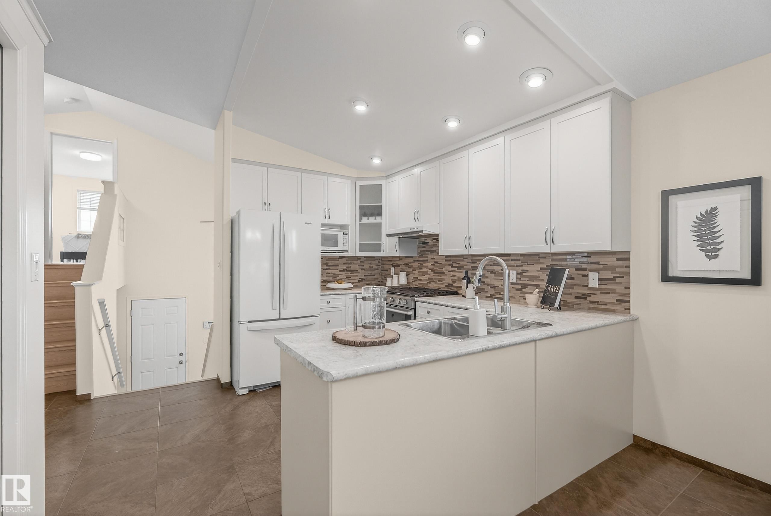 16233 131A Street, Edmonton, AB - Indoor Photo Showing Kitchen