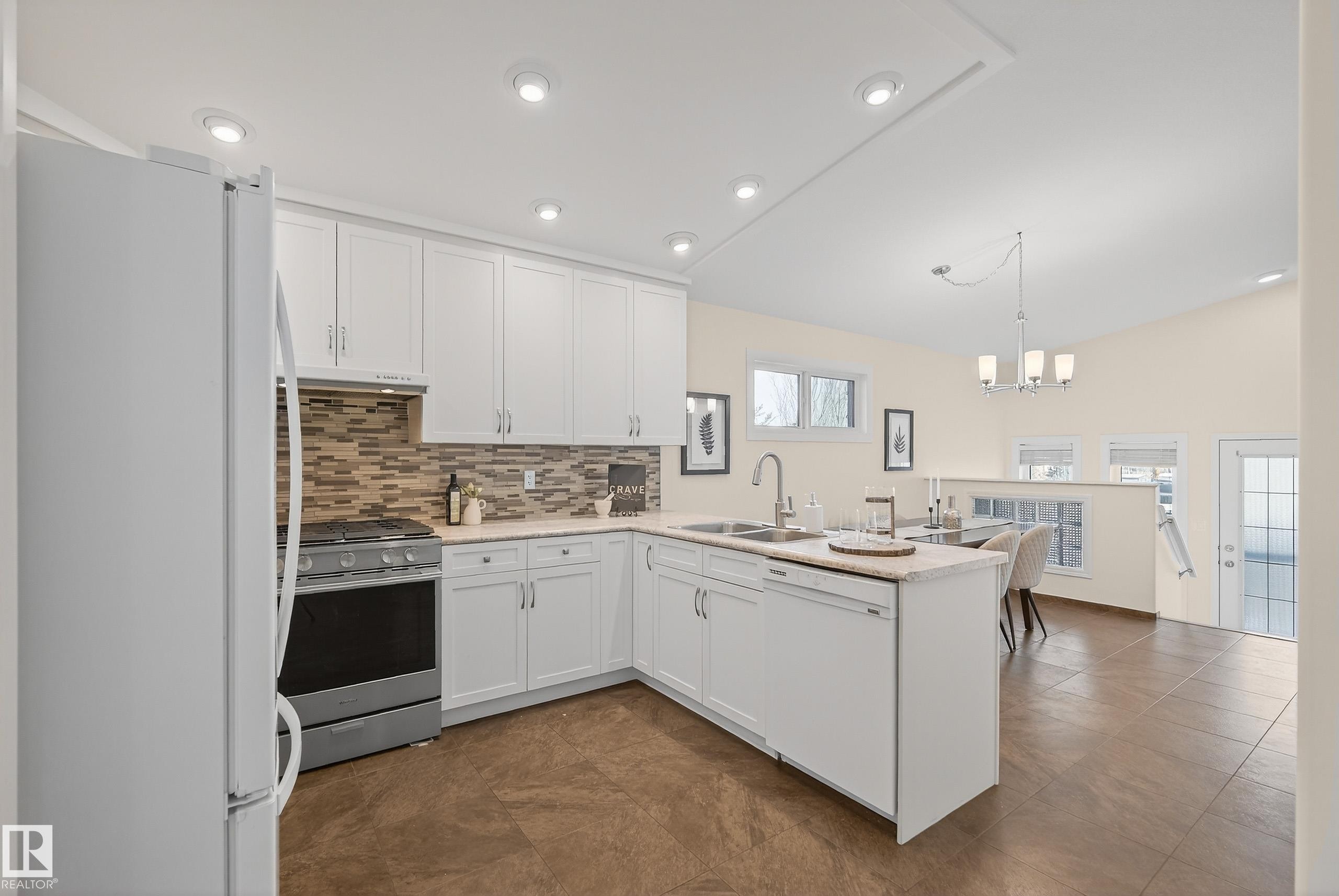 16233 131A Street, Edmonton, AB - Indoor Photo Showing Kitchen With Double Sink With Upgraded Kitchen