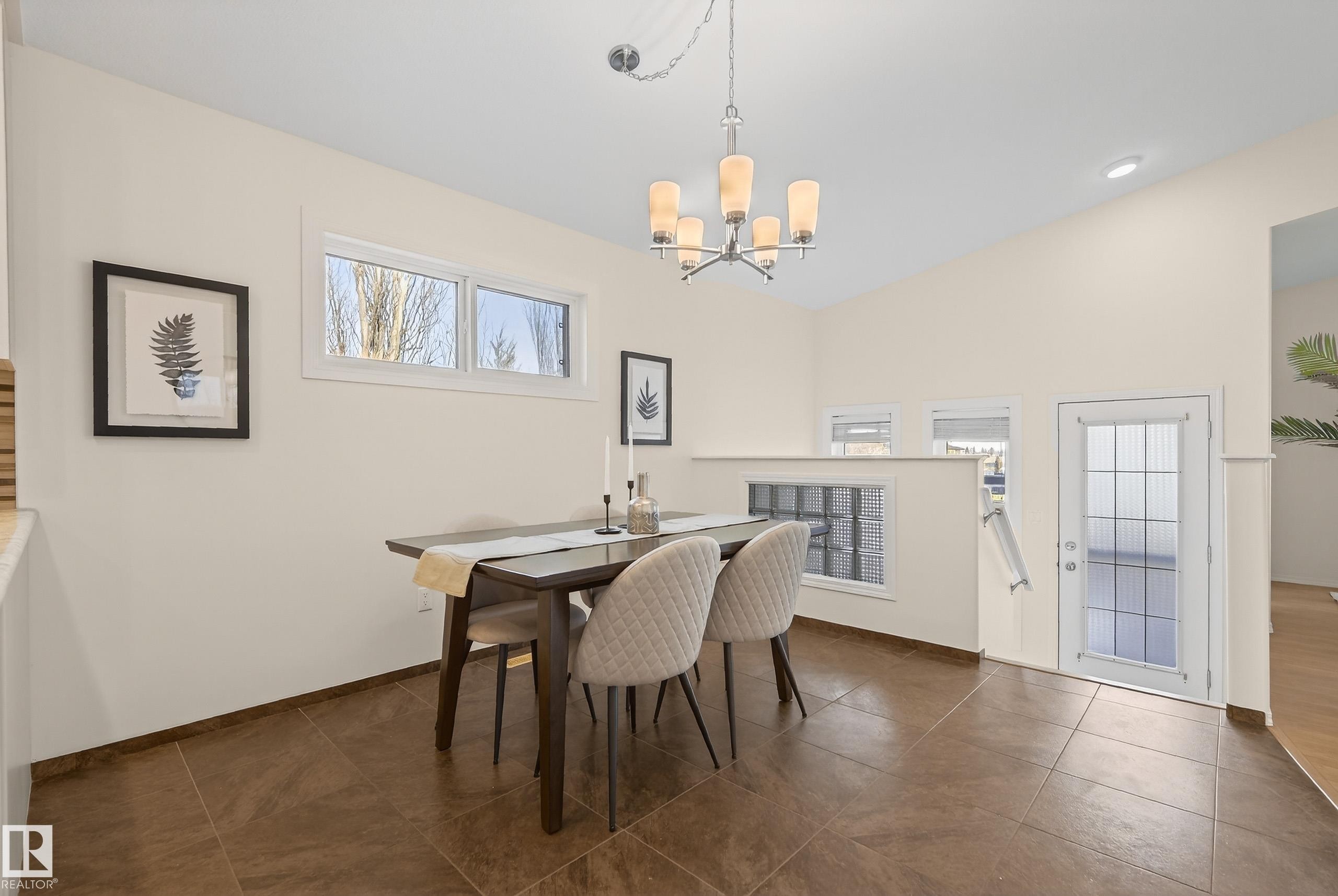 16233 131A Street, Edmonton, AB - Indoor Photo Showing Dining Room