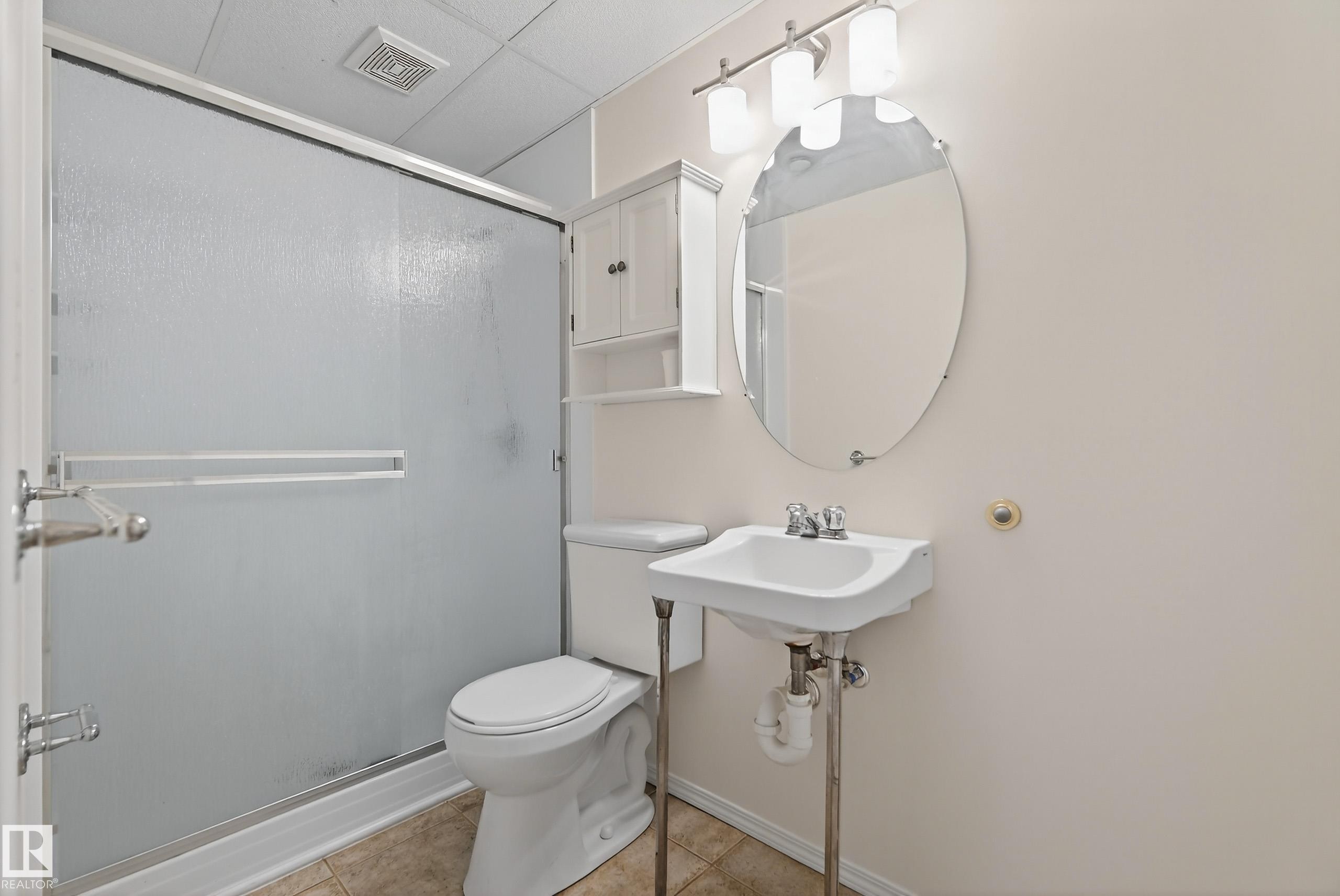 16233 131A Street, Edmonton, AB - Indoor Photo Showing Bathroom
