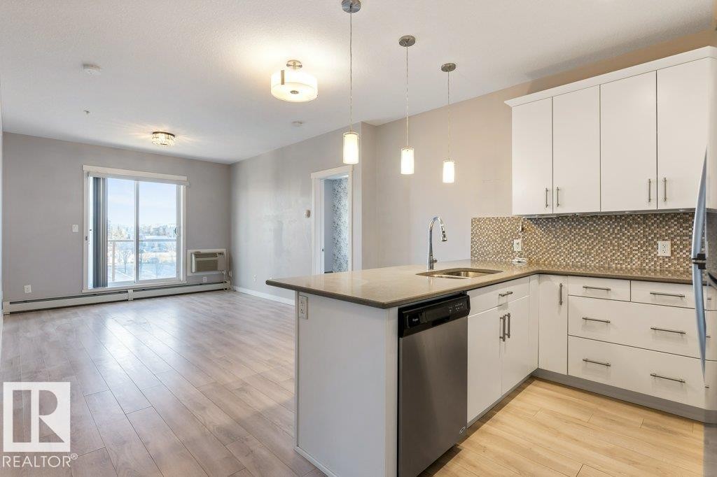 304 812 Welsh Drive, Edmonton, AB - Indoor Photo Showing Kitchen With Upgraded Kitchen