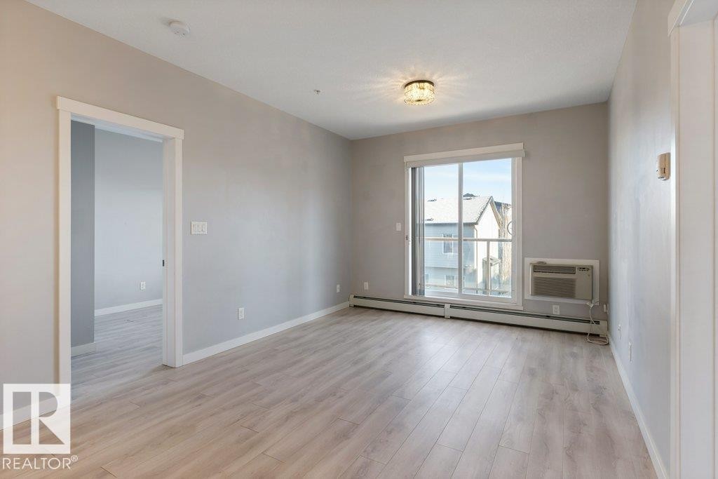 304 812 Welsh Drive, Edmonton, AB - Indoor Photo Showing Other Room