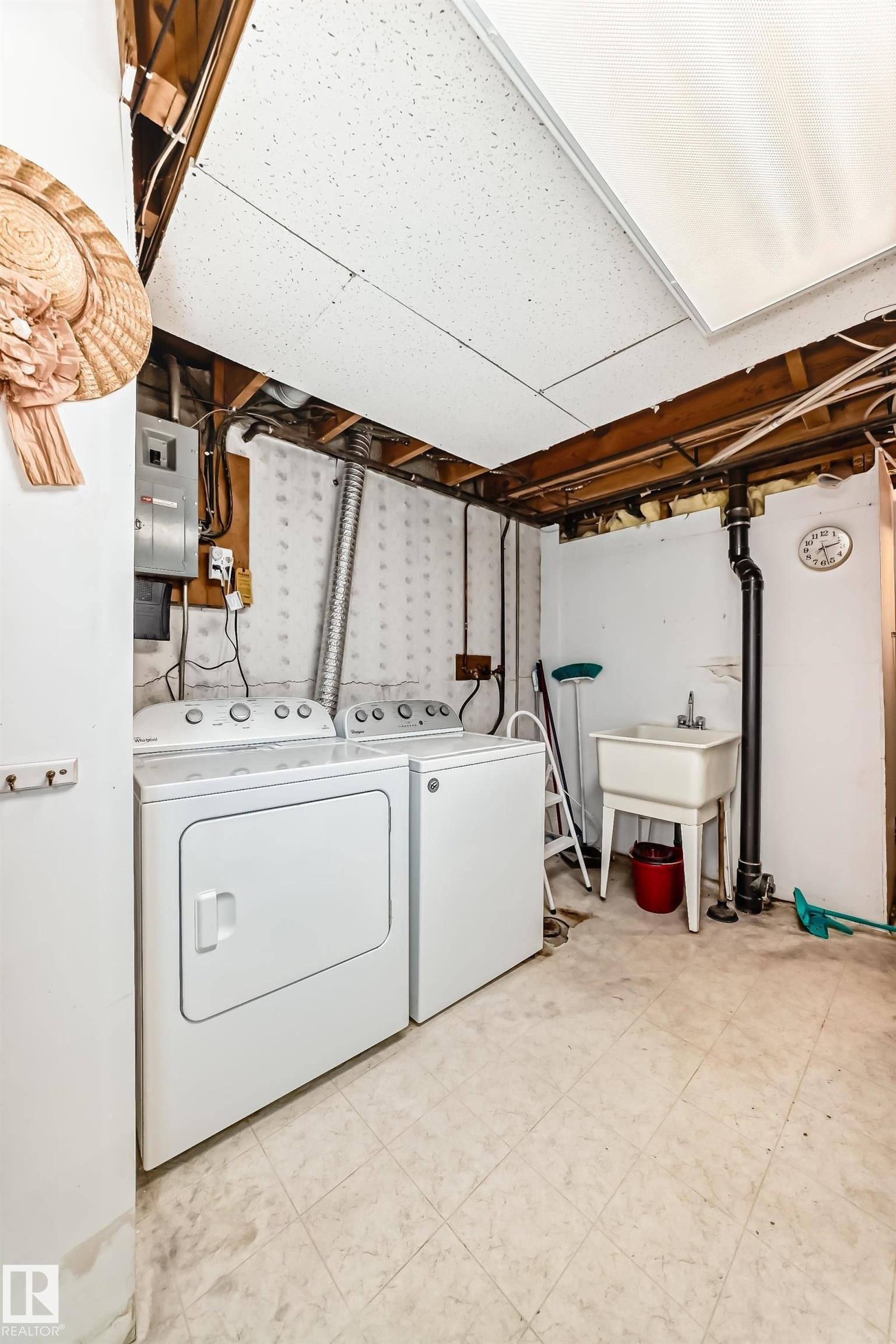 Edmonton, AB - Indoor Photo Showing Laundry Room