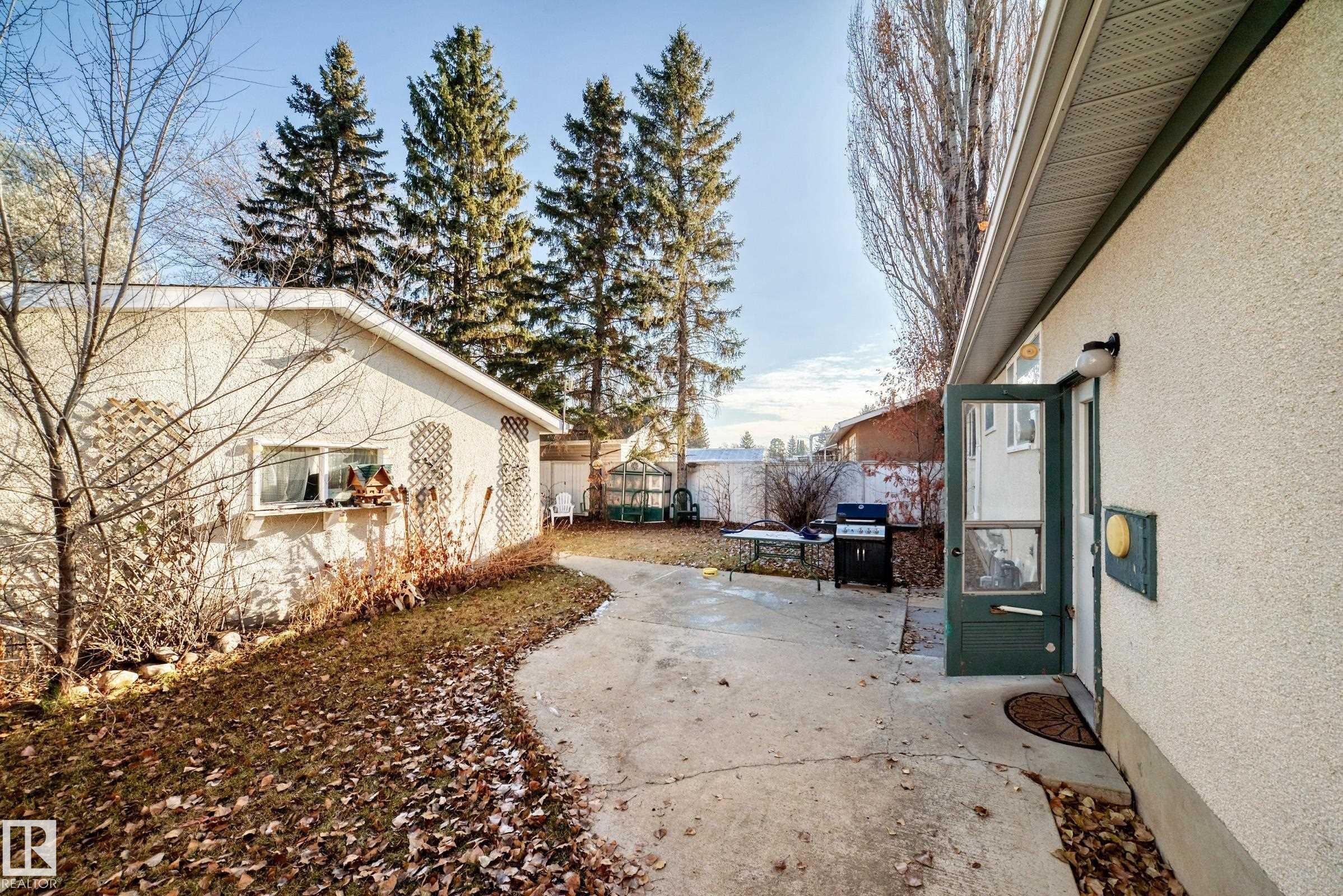 Edmonton, AB - Outdoor