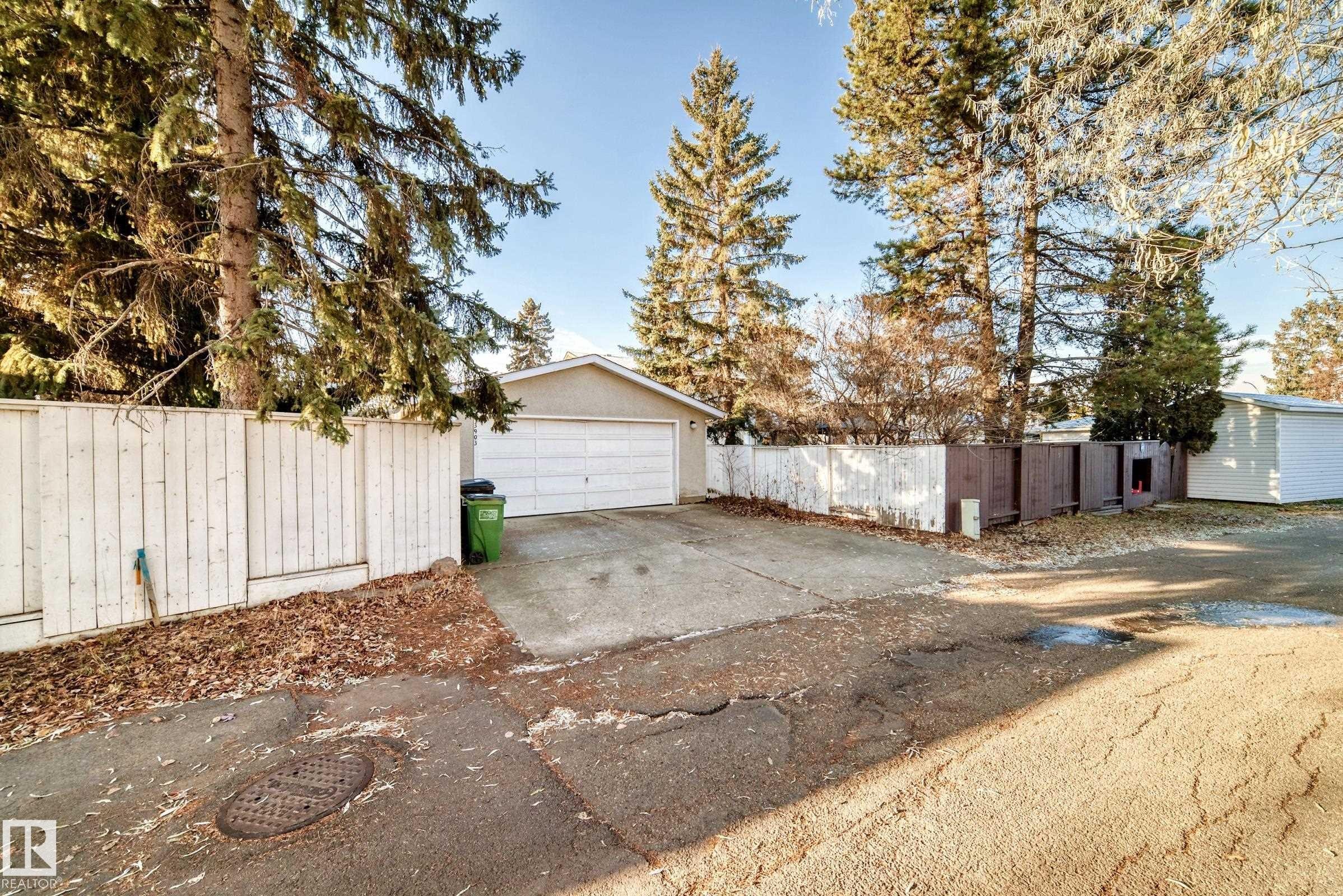 Edmonton, AB - Outdoor