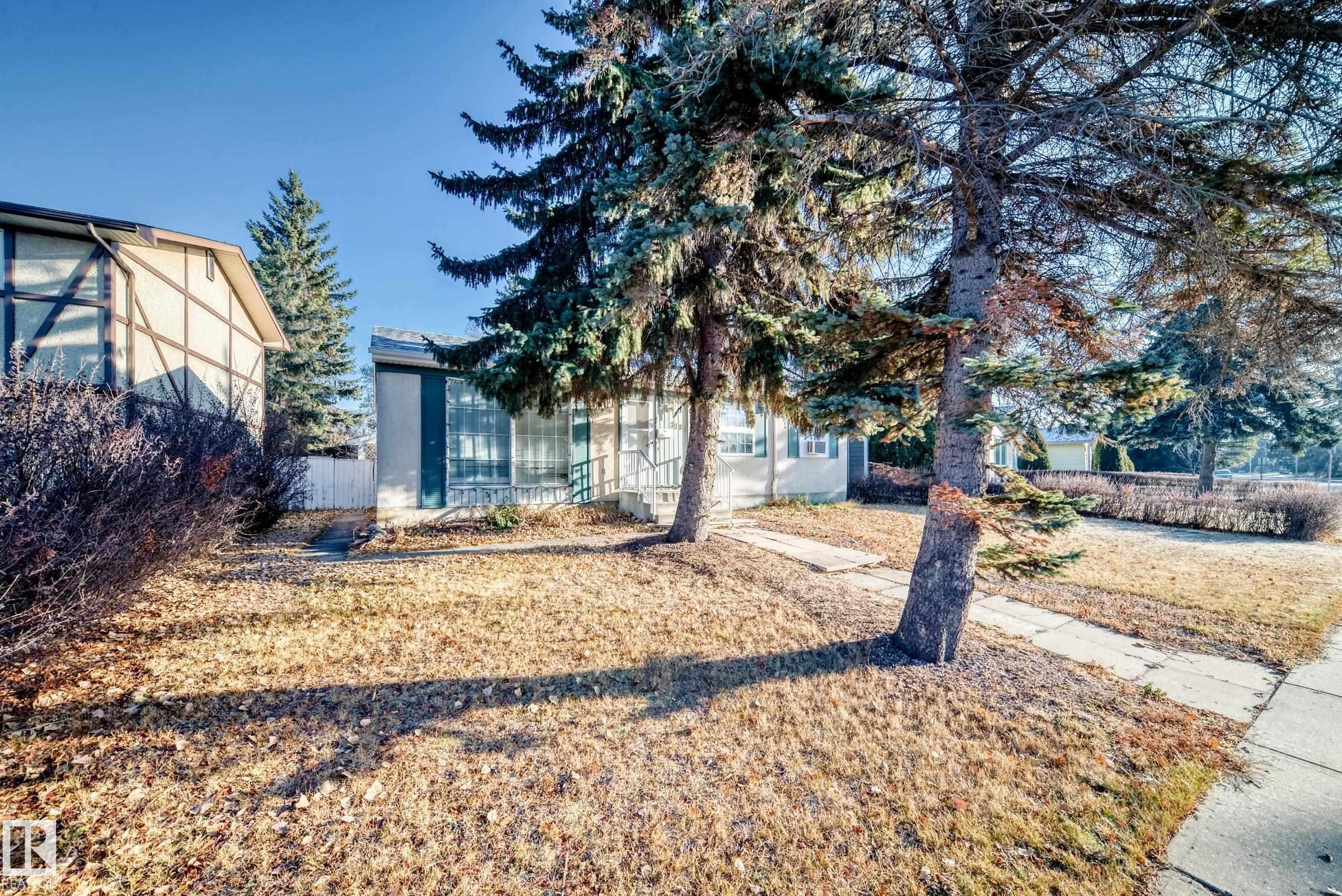 View of front of house - Edmonton, AB - Outdoor