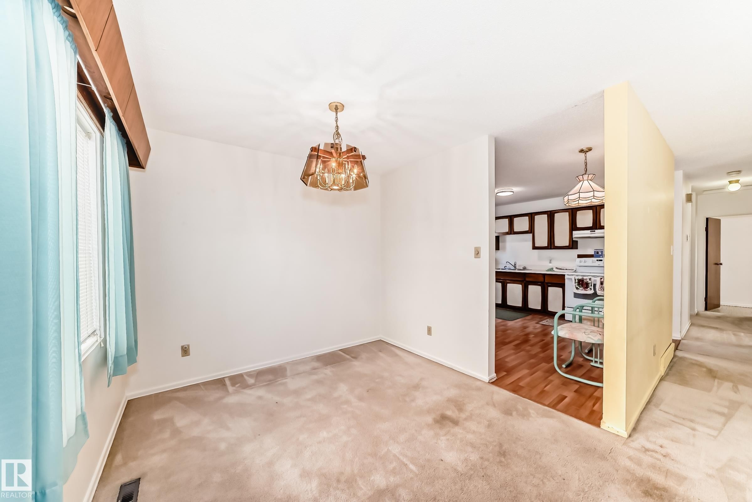 Edmonton, AB - Indoor Photo Showing Other Room