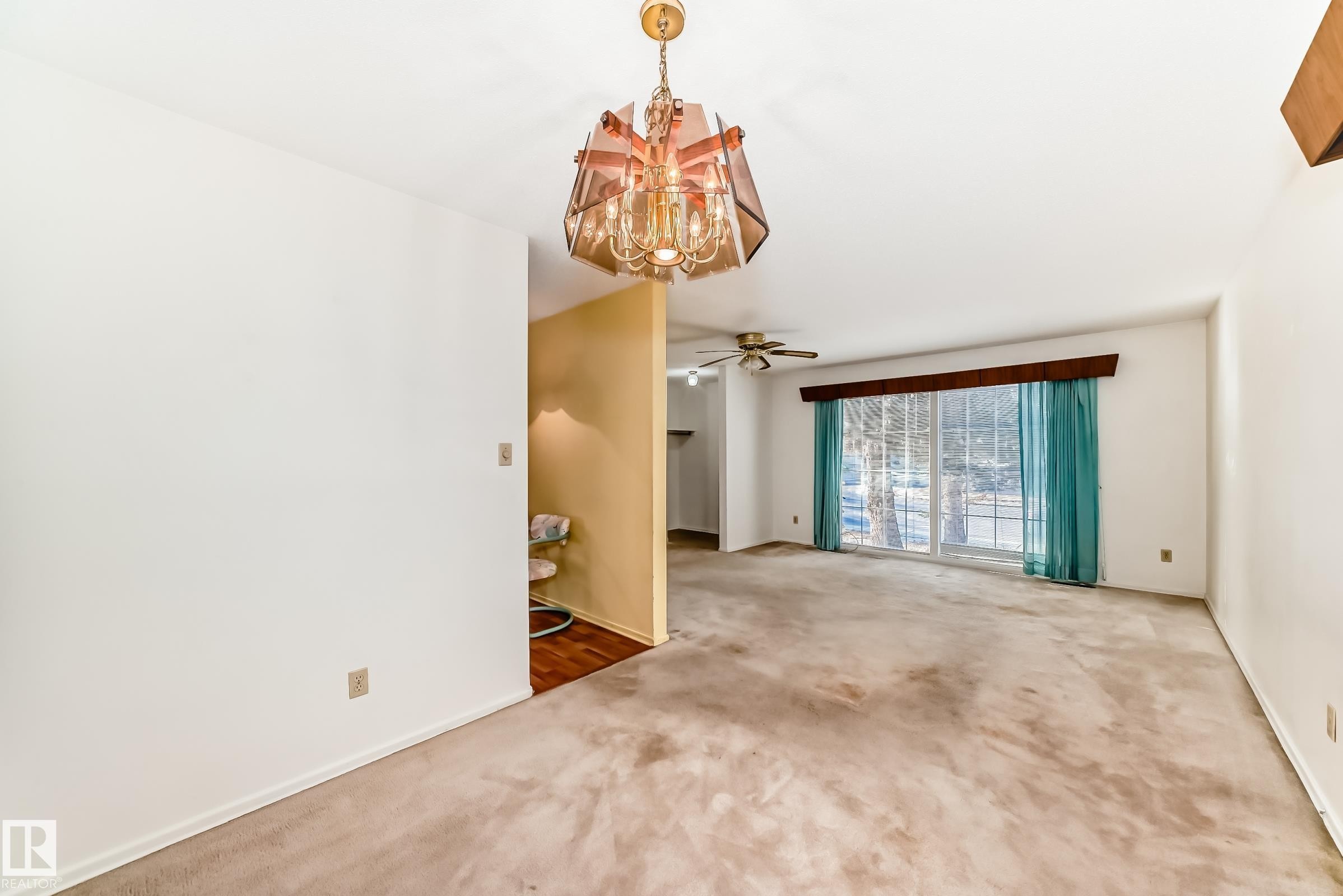 Edmonton, AB - Indoor Photo Showing Other Room