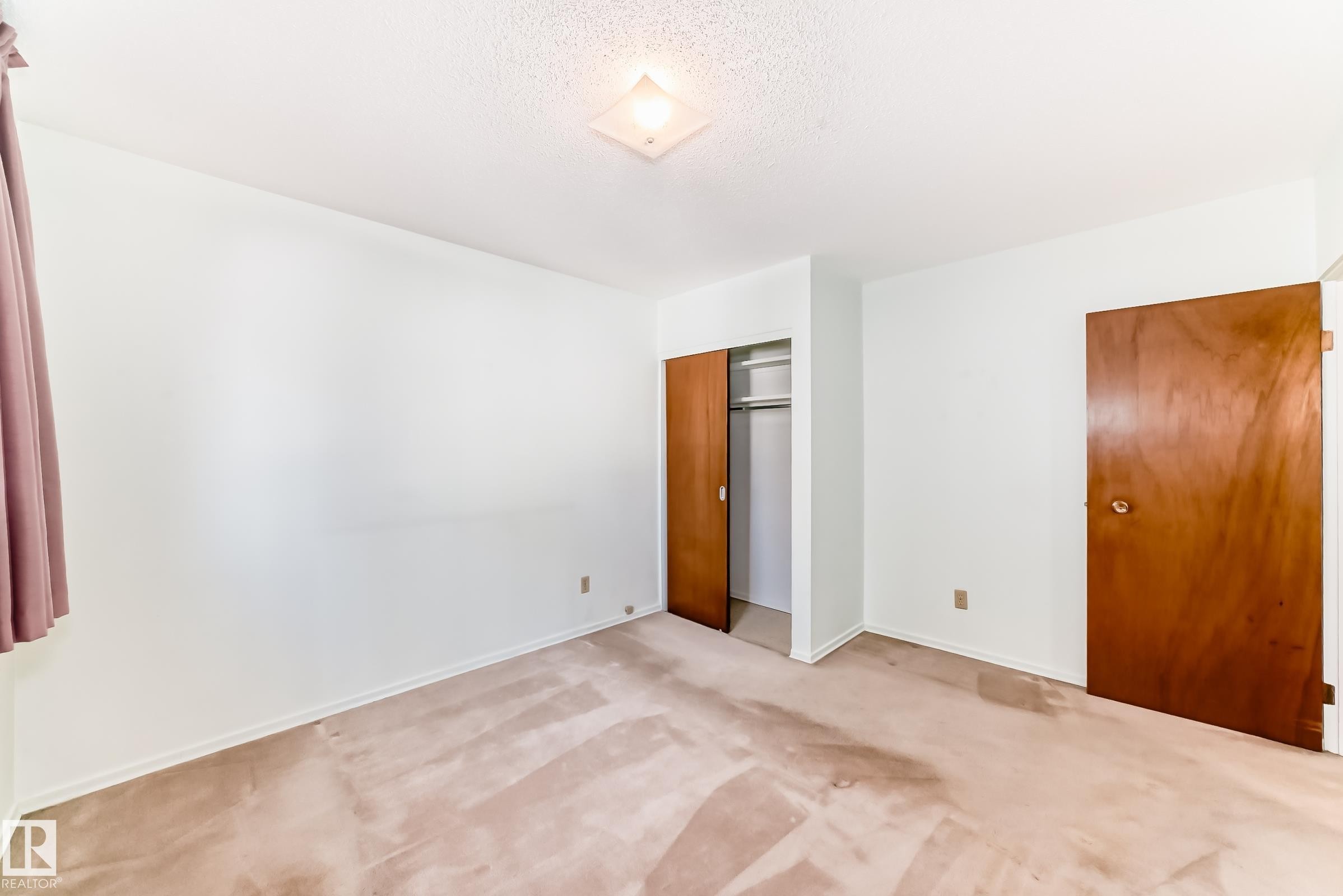 Edmonton, AB - Indoor Photo Showing Other Room