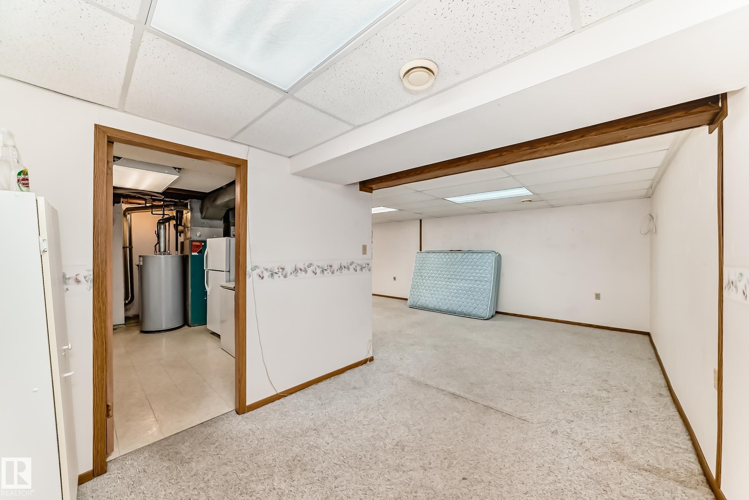 Edmonton, AB - Indoor Photo Showing Other Room