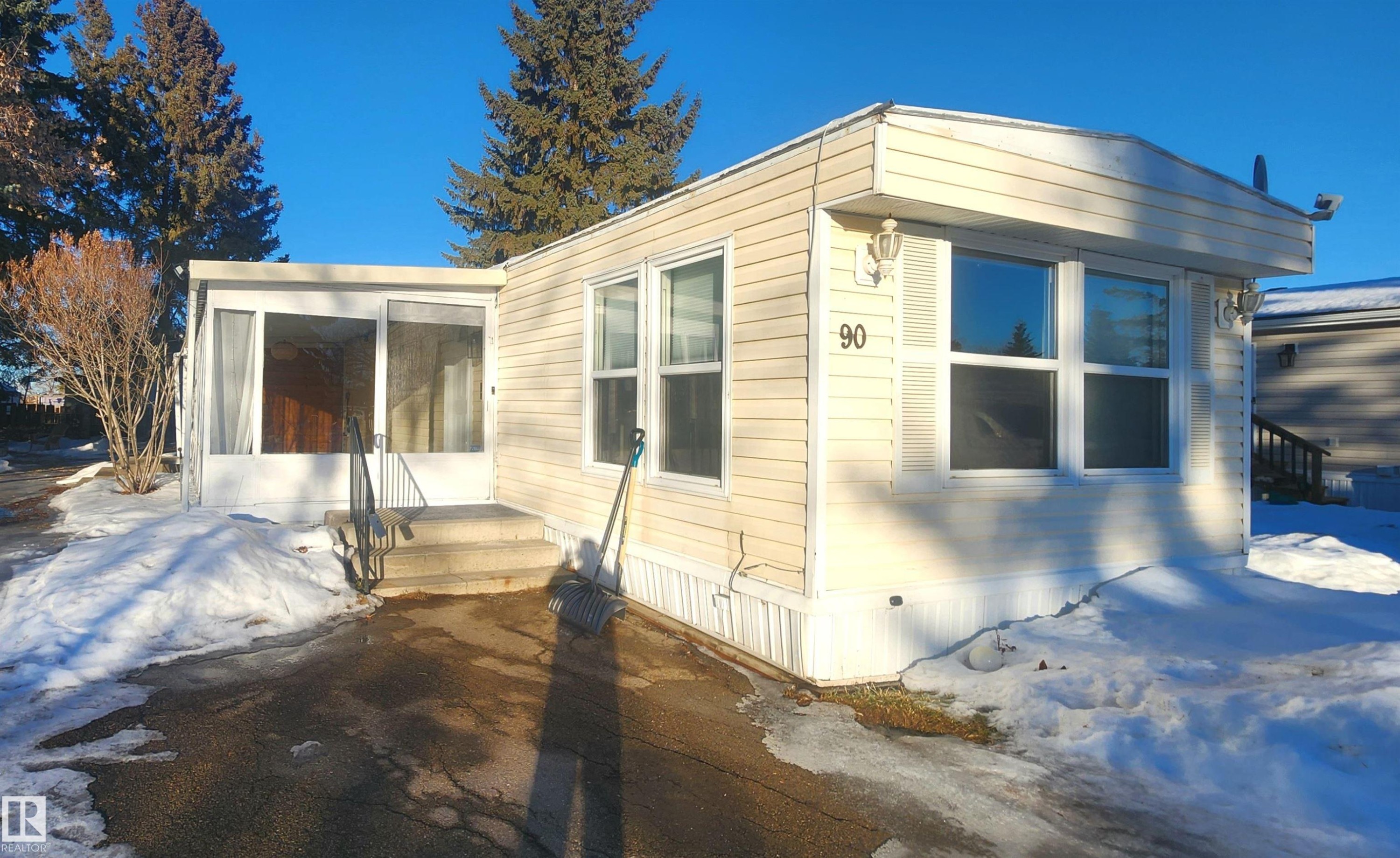 90 Rim Road Nw, Edmonton, AB - Outdoor