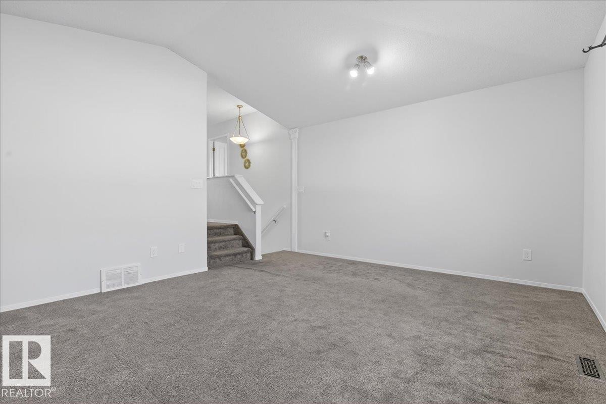 3323 26 Avenue, Edmonton, AB - Indoor Photo Showing Other Room