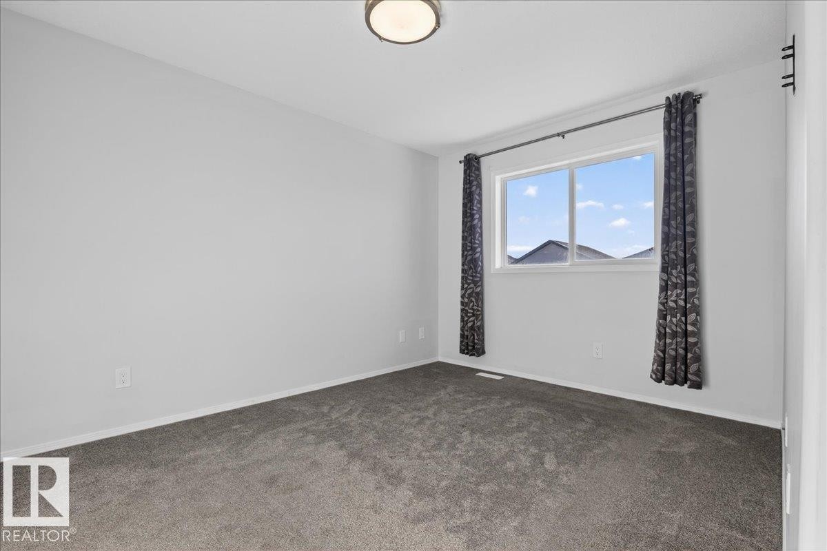 3323 26 Avenue, Edmonton, AB - Indoor Photo Showing Other Room