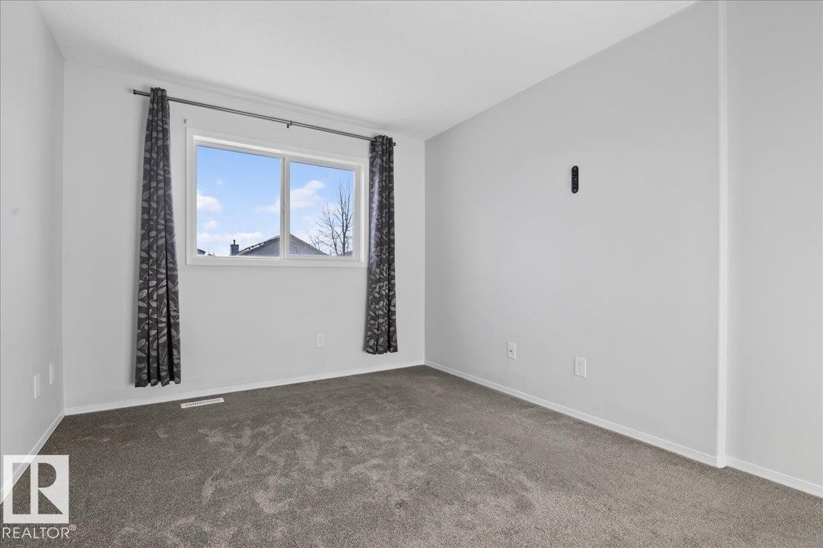 3323 26 Avenue, Edmonton, AB - Indoor Photo Showing Other Room