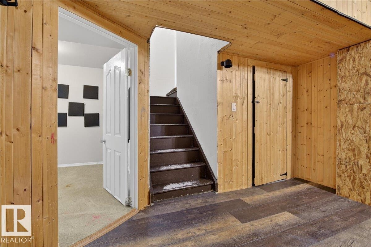 3323 26 Avenue, Edmonton, AB - Indoor Photo Showing Other Room