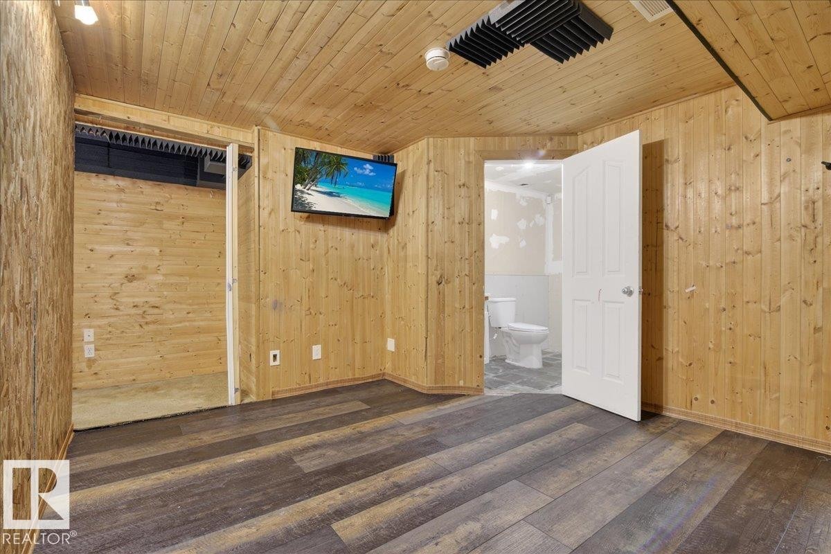 3323 26 Avenue, Edmonton, AB - Indoor Photo Showing Other Room