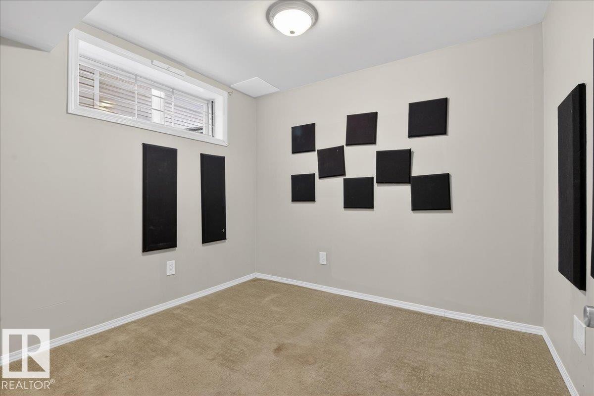 3323 26 Avenue, Edmonton, AB - Indoor Photo Showing Other Room