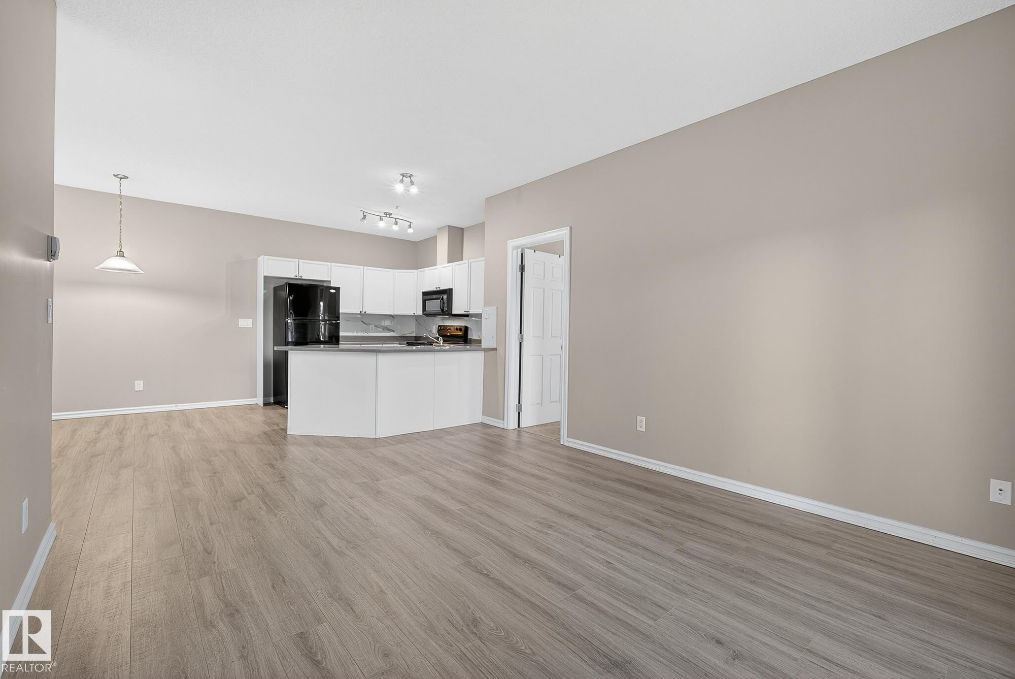 225 226 Macewan Road, Edmonton, AB - Indoor Photo Showing Other Room