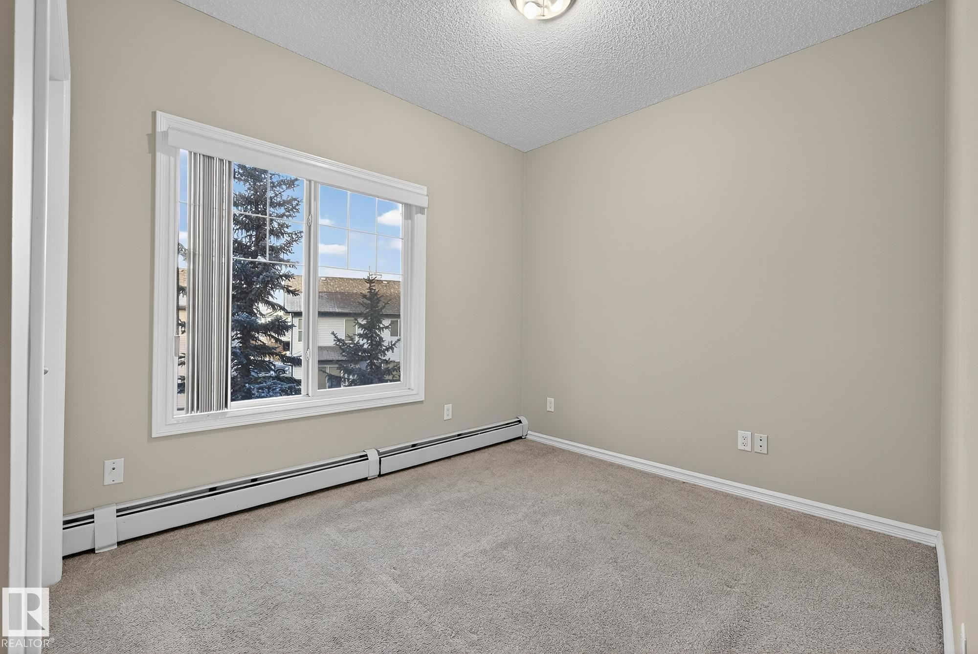 225 226 Macewan Road, Edmonton, AB - Indoor