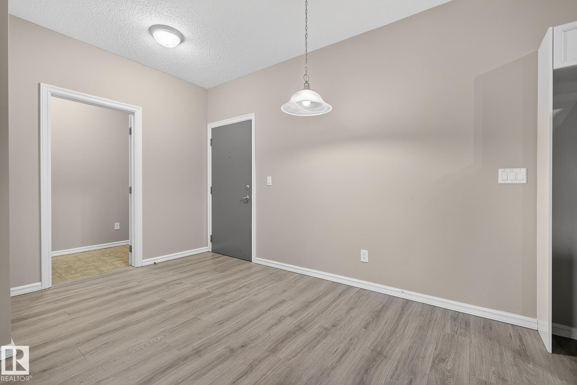 225 226 Macewan Road, Edmonton, AB - Indoor Photo Showing Kitchen