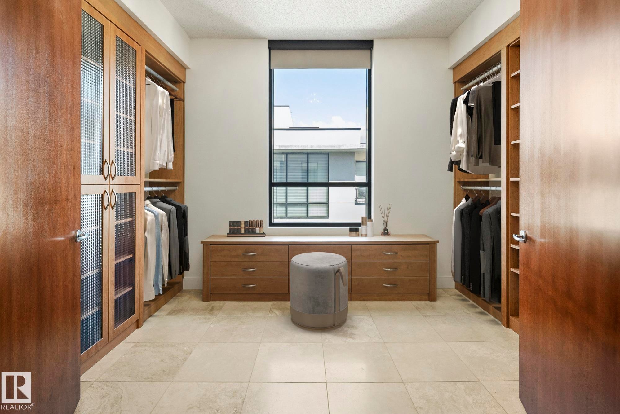 1200 11933 Jasper Avenue, Edmonton, AB - Indoor