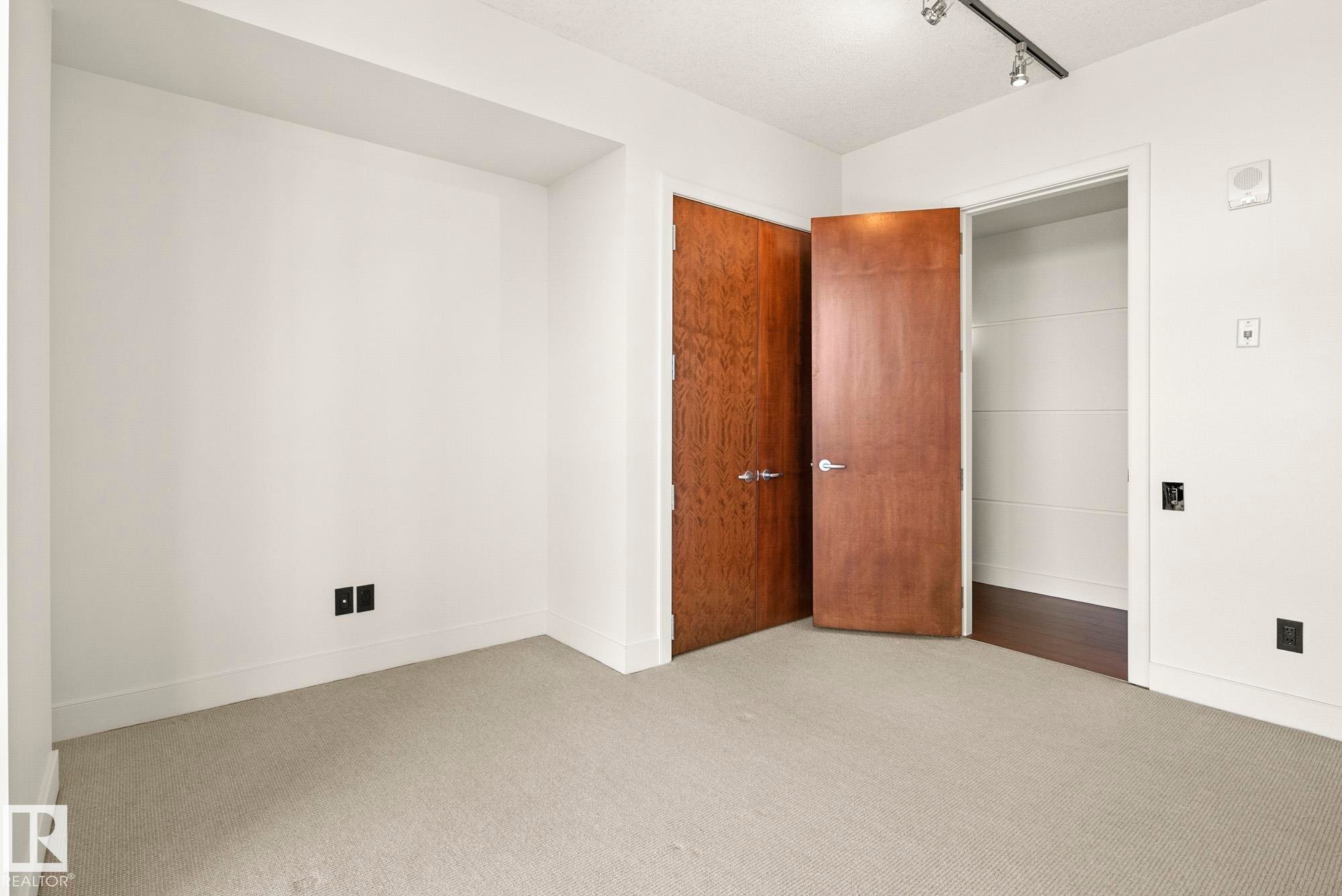 1200 11933 Jasper Avenue, Edmonton, AB - Indoor Photo Showing Other Room