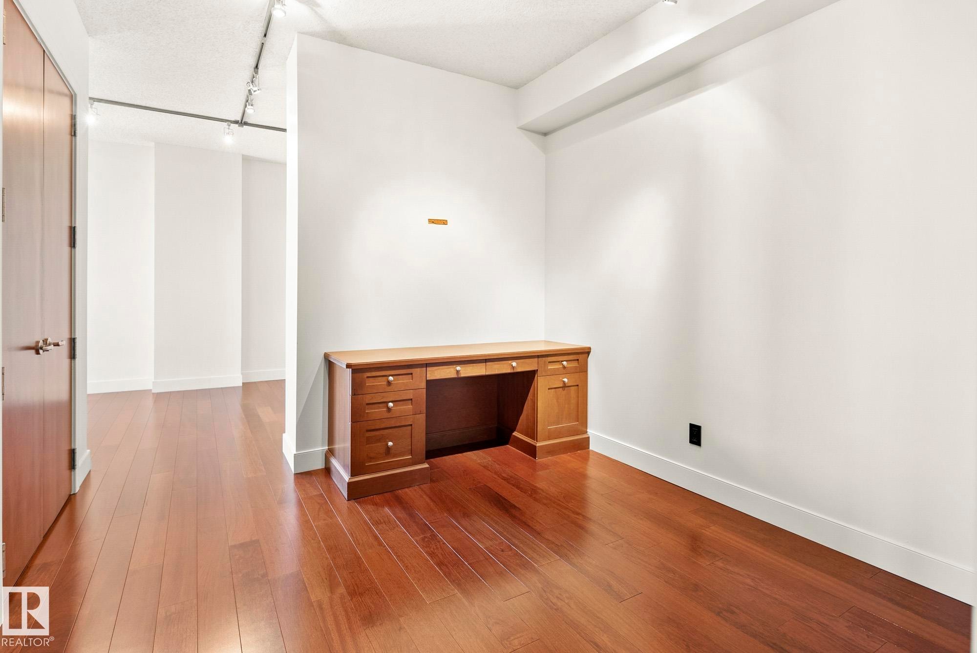 1200 11933 Jasper Avenue, Edmonton, AB - Indoor