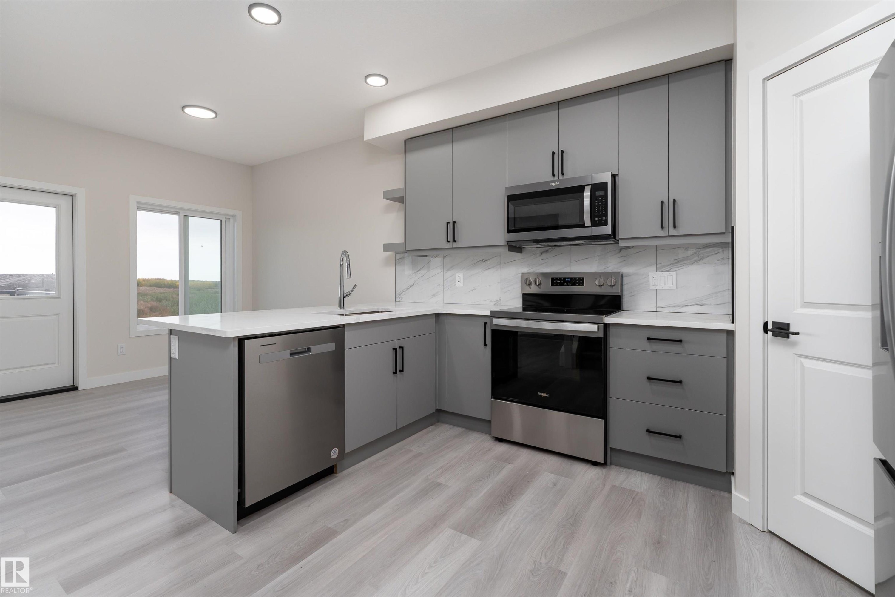 137 Pierwyck Loop, Spruce Grove, AB - Indoor Photo Showing Kitchen With Stainless Steel Kitchen