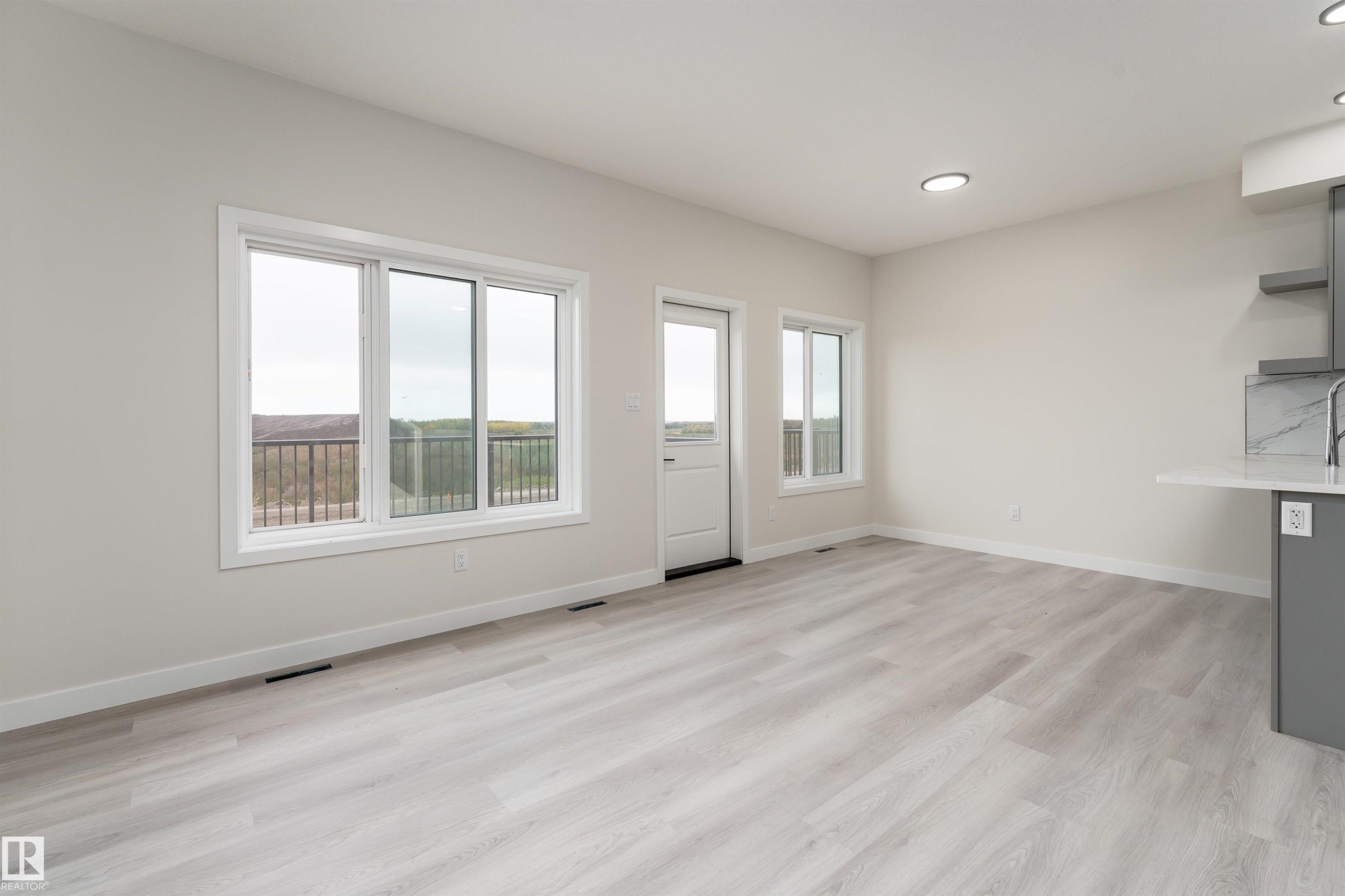137 Pierwyck Loop, Spruce Grove, AB - Indoor Photo Showing Other Room