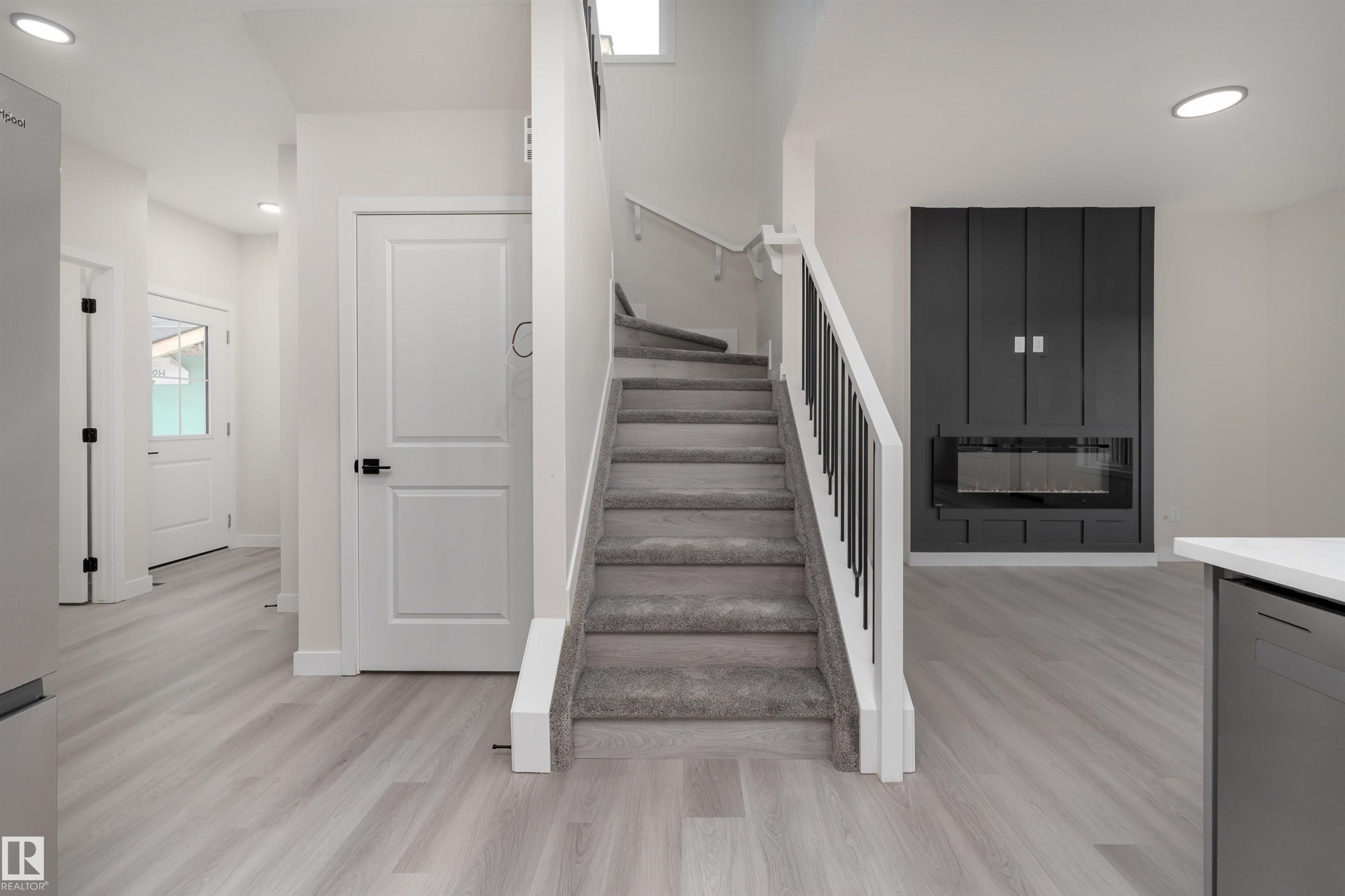137 Pierwyck Loop, Spruce Grove, AB - Indoor Photo Showing Other Room