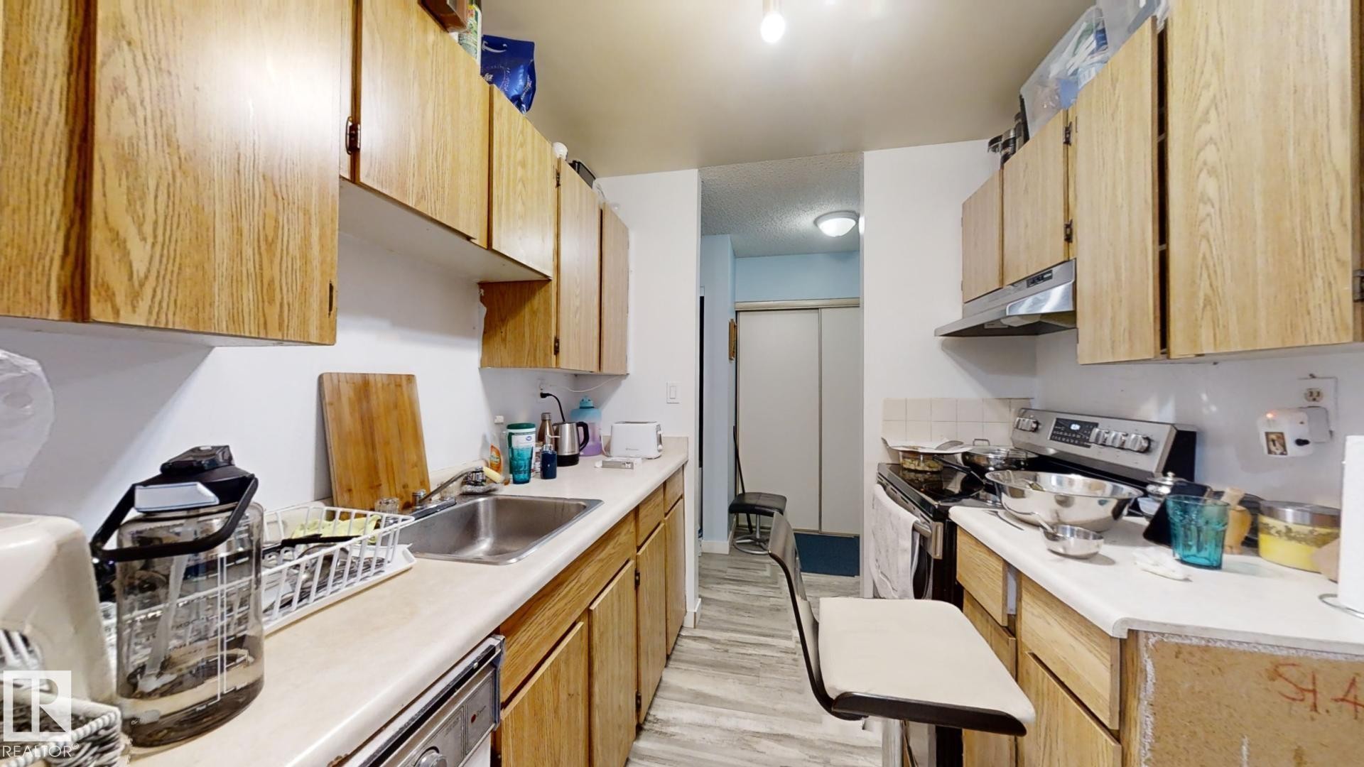 407 2624 Mill Woods Road E, Edmonton, AB - Indoor Photo Showing Kitchen