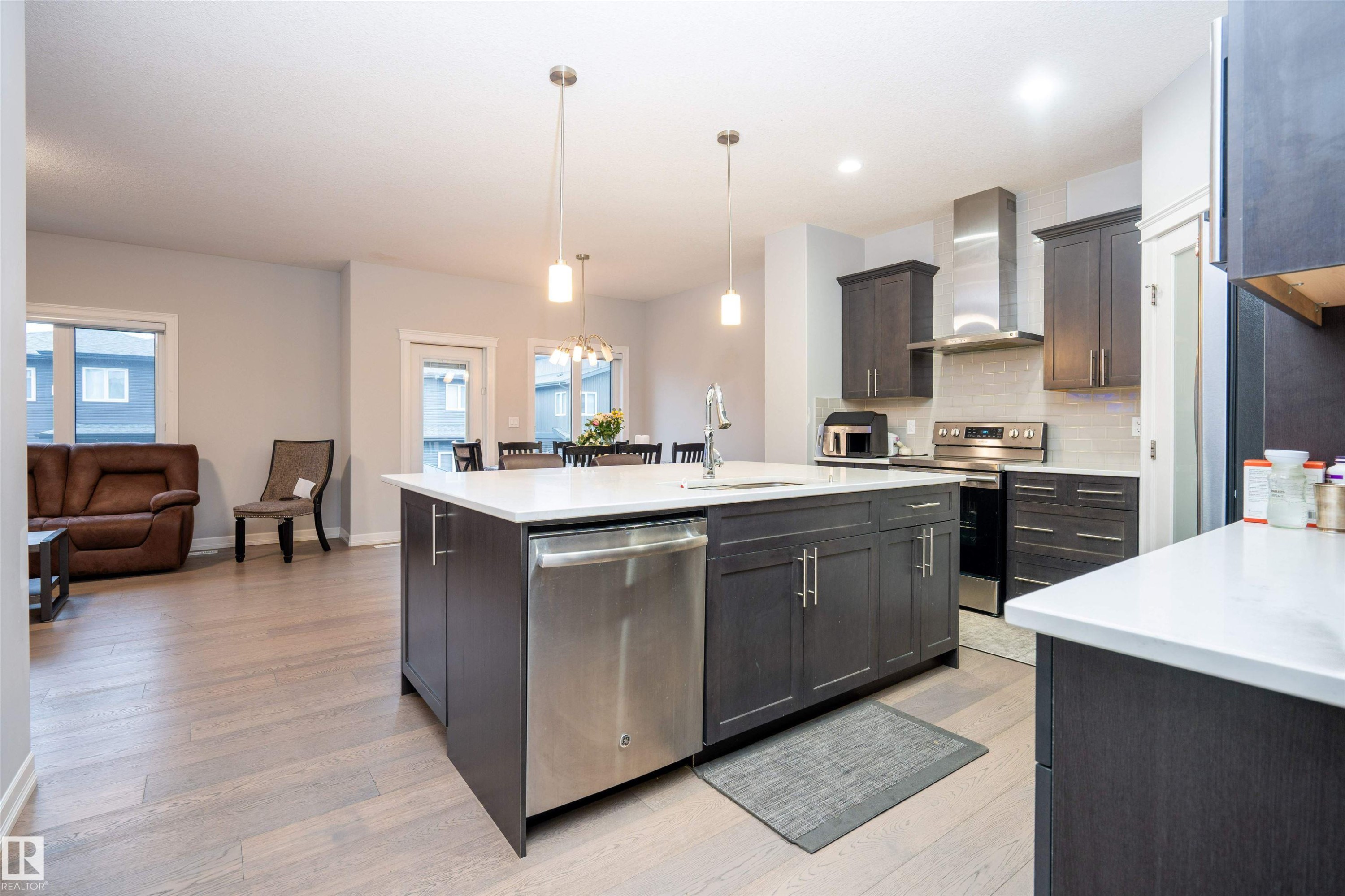 2060 Ware Road, Edmonton, AB - Indoor Photo Showing Kitchen With Upgraded Kitchen