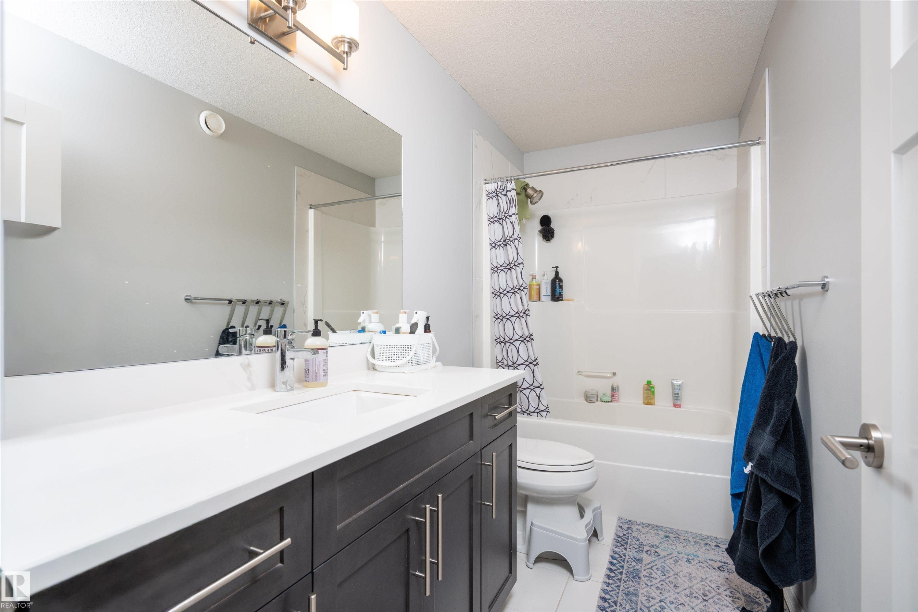 2060 Ware Road, Edmonton, AB - Indoor Photo Showing Bathroom