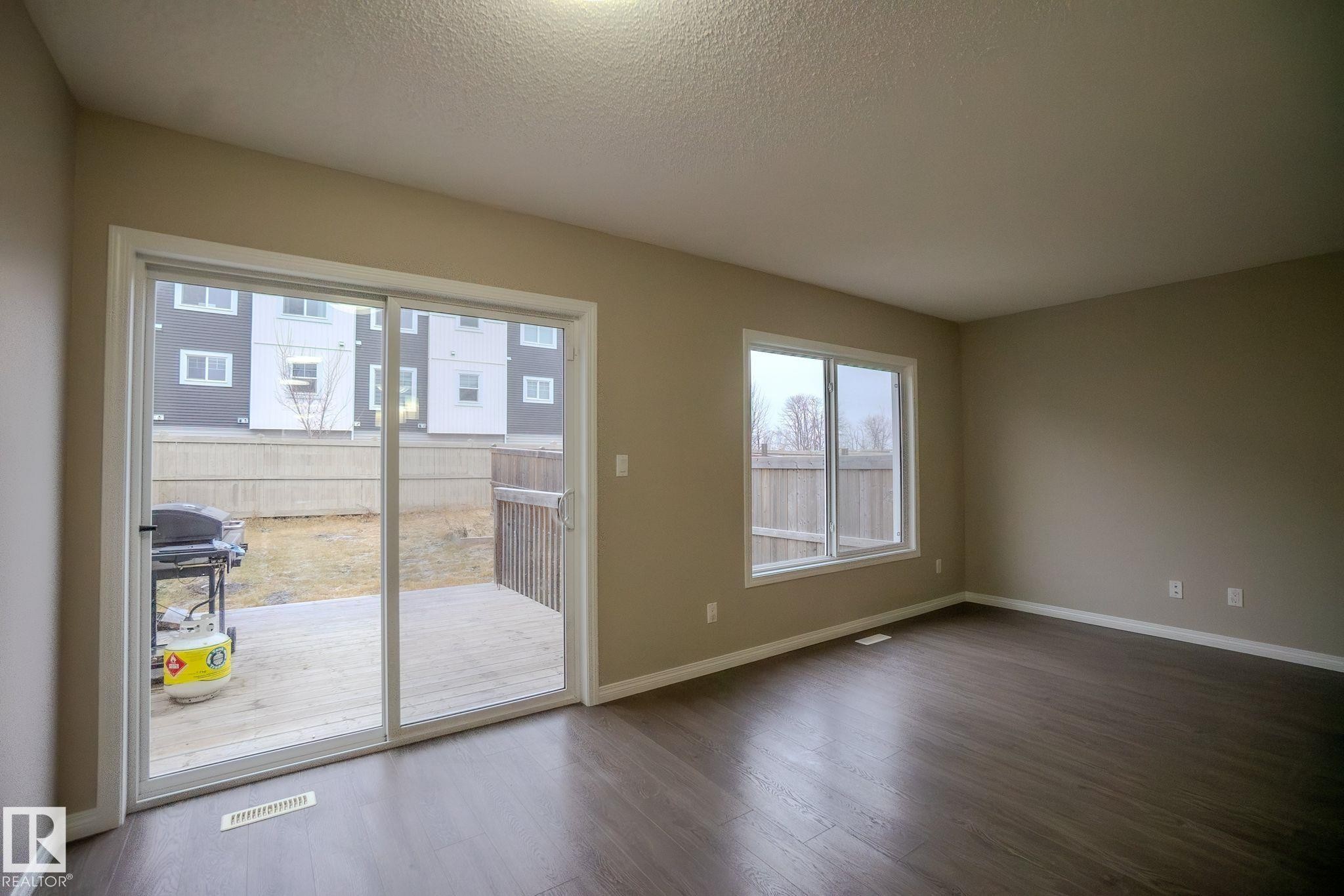 747 Eagleson Crescent, Edmonton, AB - Indoor Photo Showing Other Room