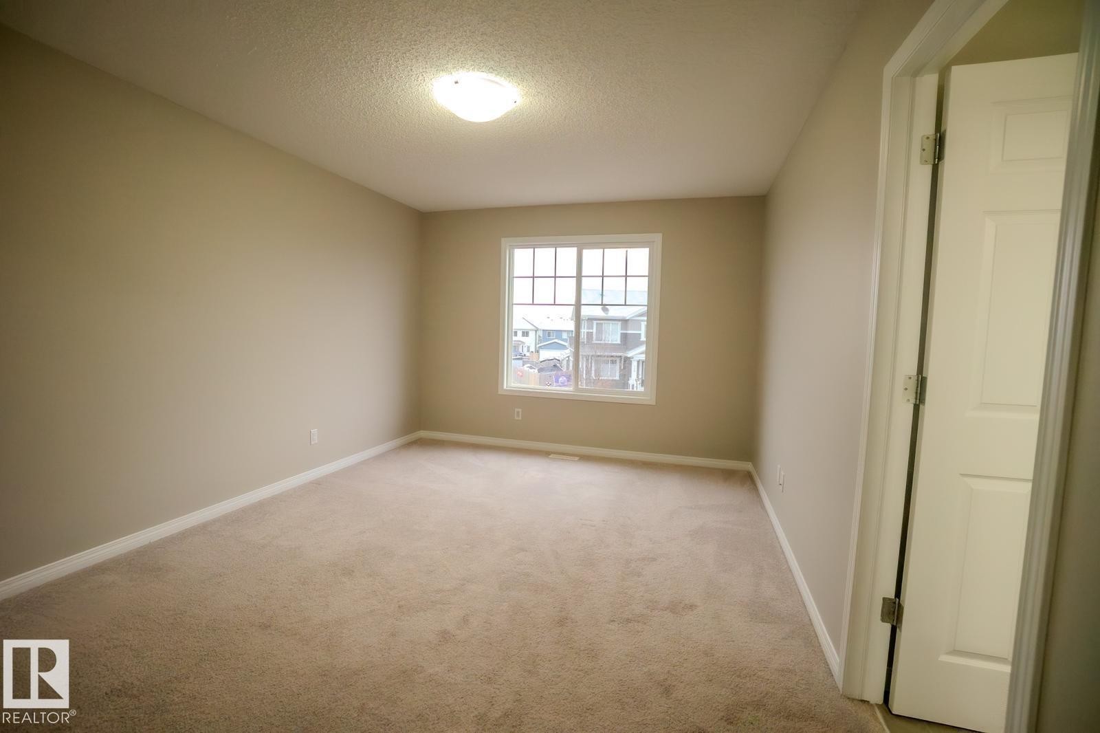 747 Eagleson Crescent, Edmonton, AB - Indoor Photo Showing Other Room