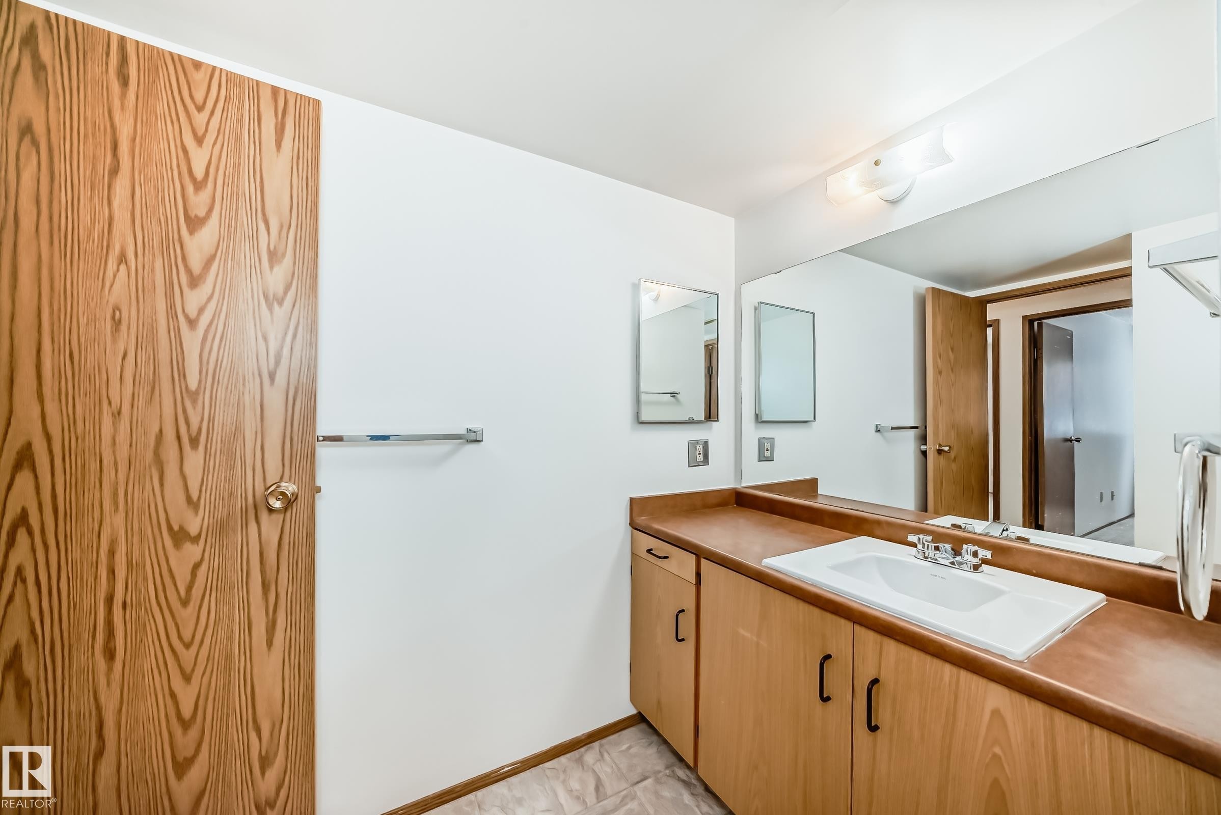 104 70 Alpine Place, St. Albert, AB - Indoor Photo Showing Bathroom