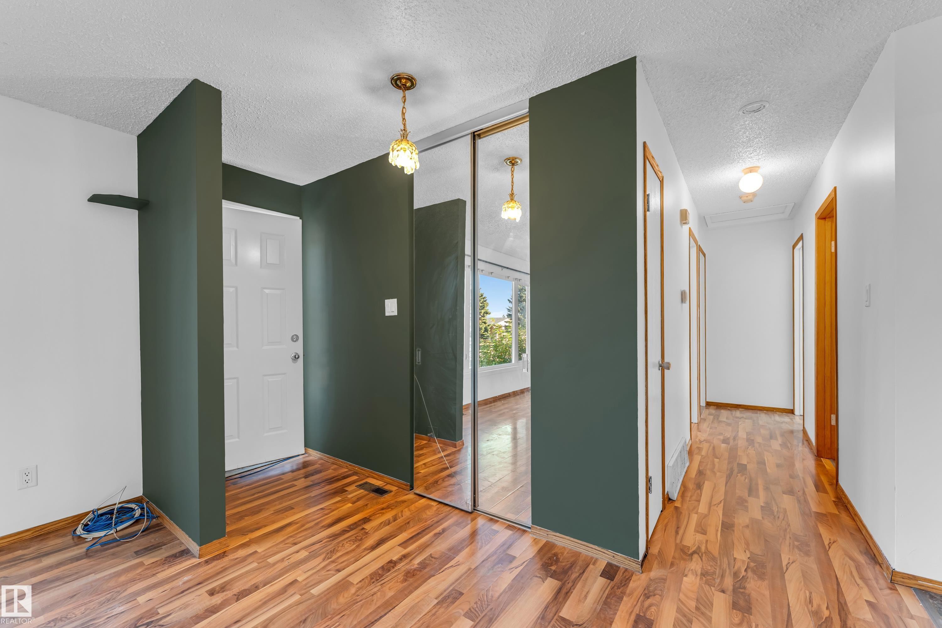 8103 14 Avenue, Edmonton, AB - Indoor Photo Showing Other Room