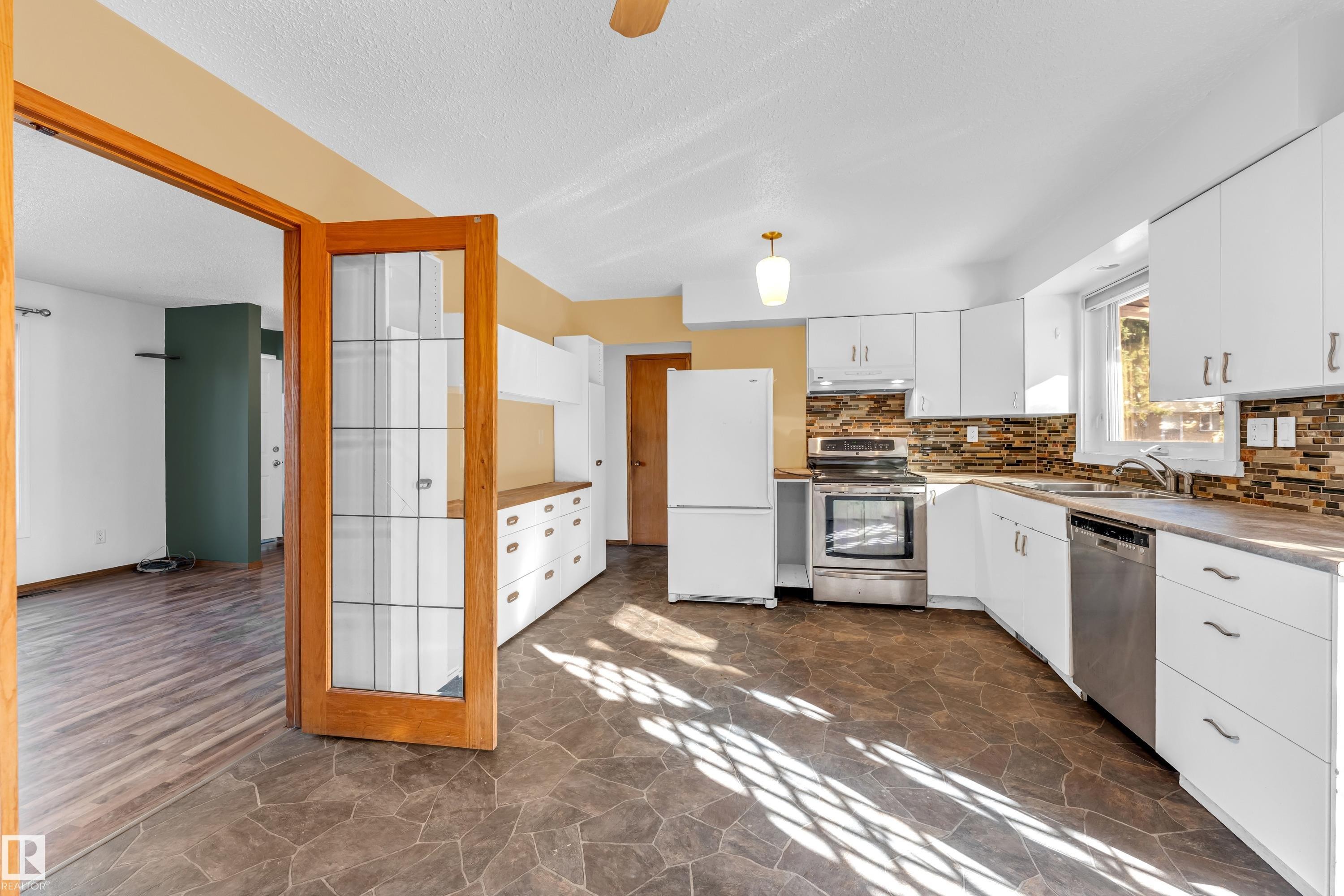 8103 14 Avenue, Edmonton, AB - Indoor Photo Showing Kitchen With Double Sink