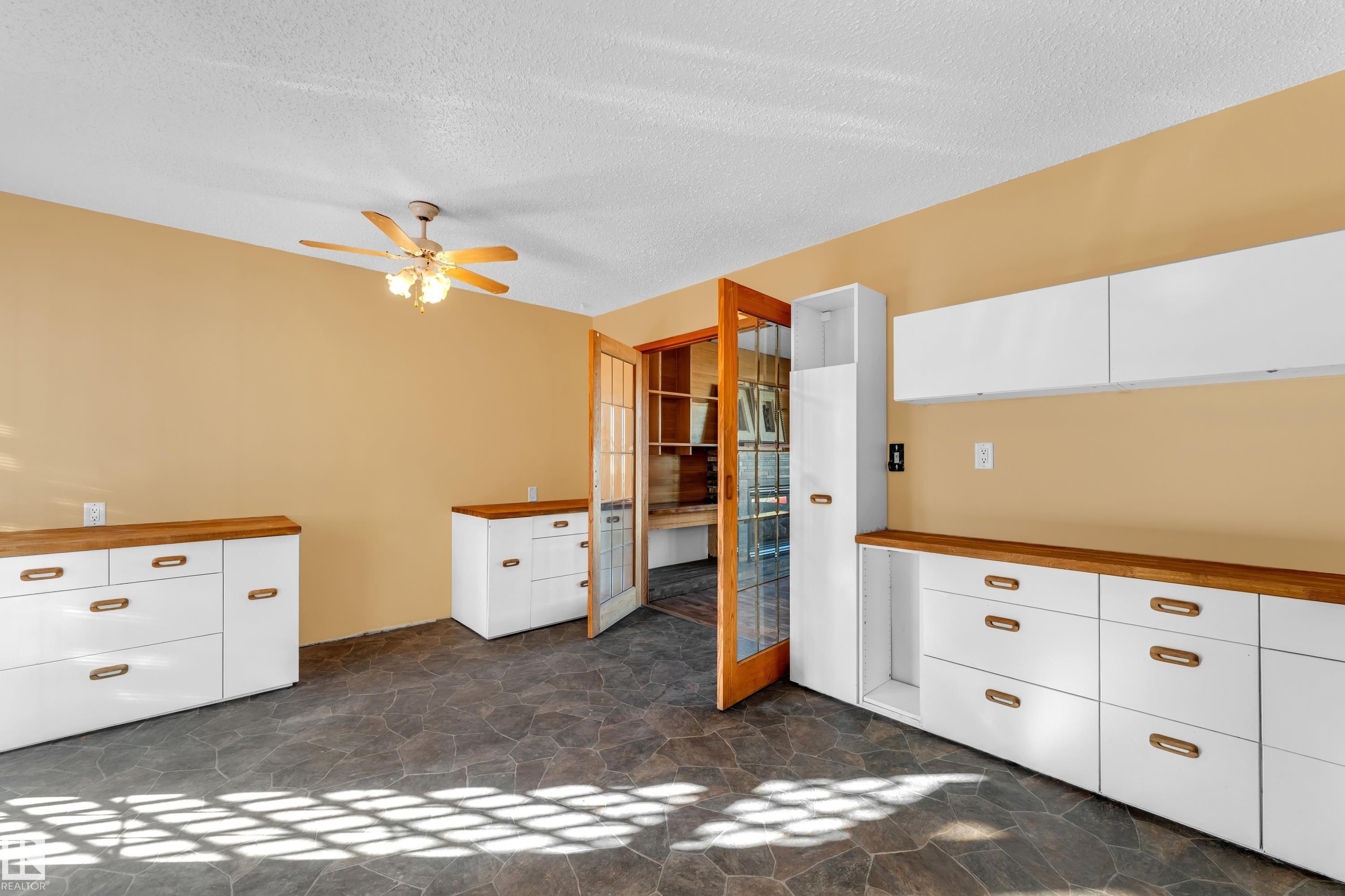 8103 14 Avenue, Edmonton, AB - Indoor