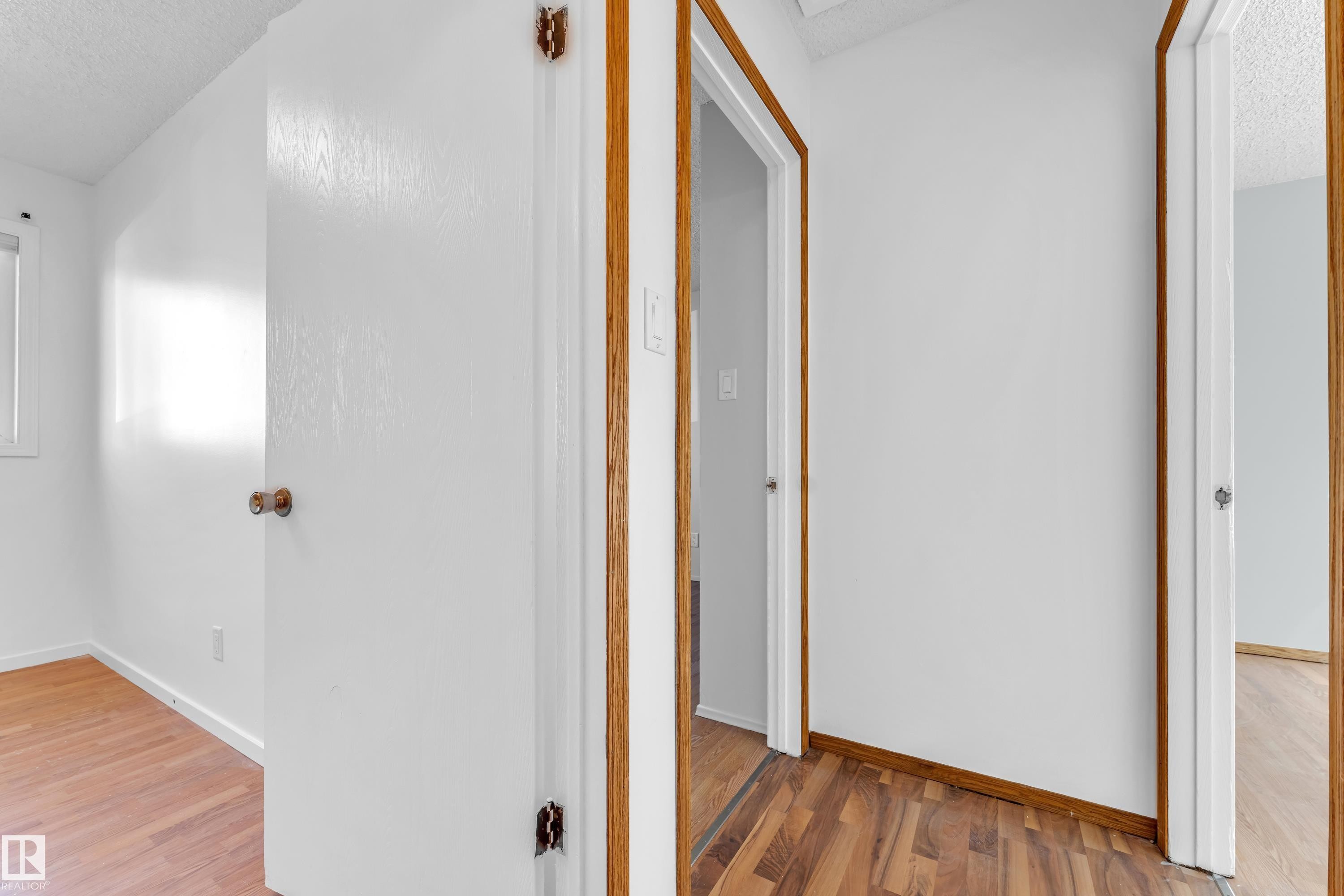 8103 14 Avenue, Edmonton, AB - Indoor Photo Showing Other Room