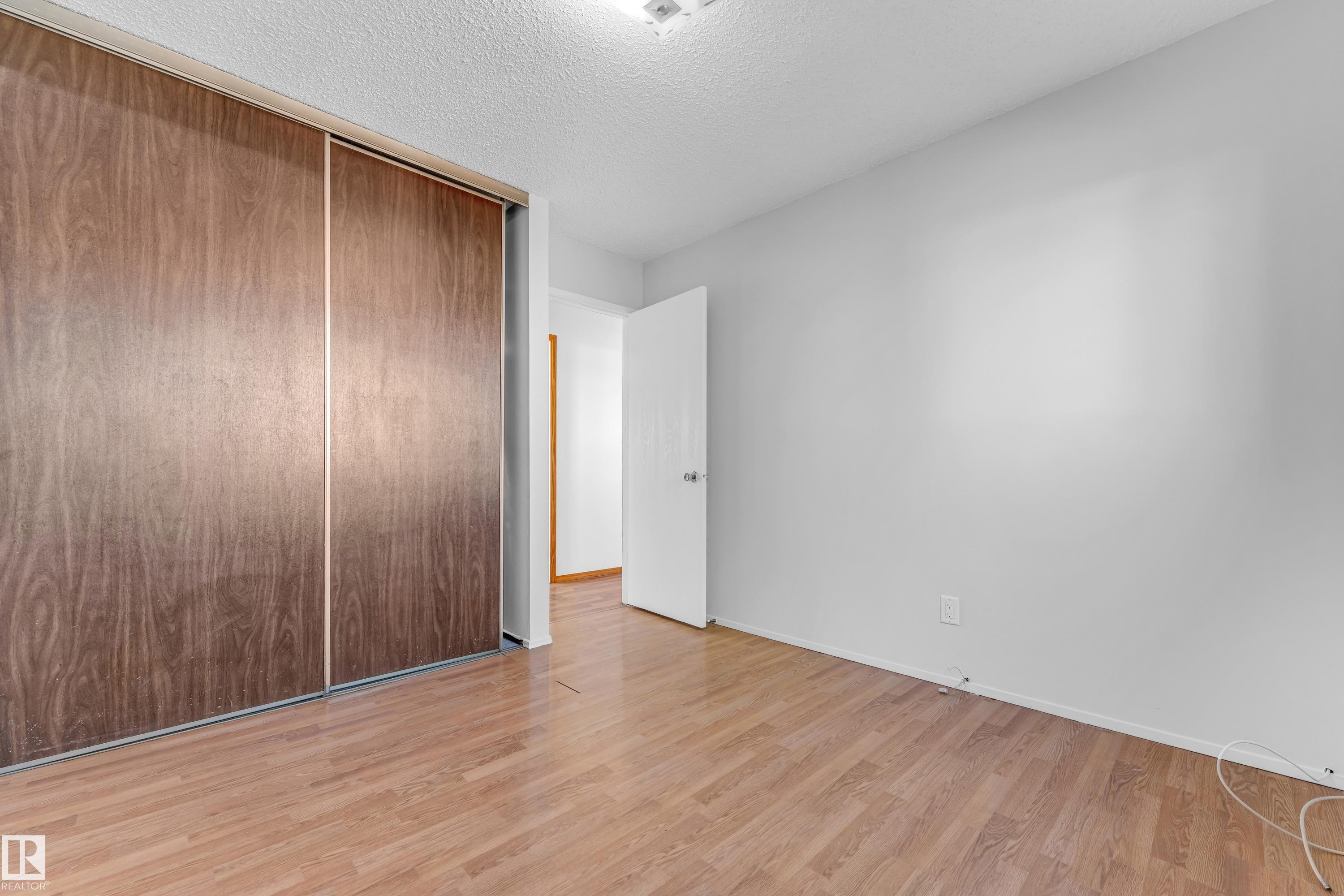 8103 14 Avenue, Edmonton, AB - Indoor Photo Showing Other Room
