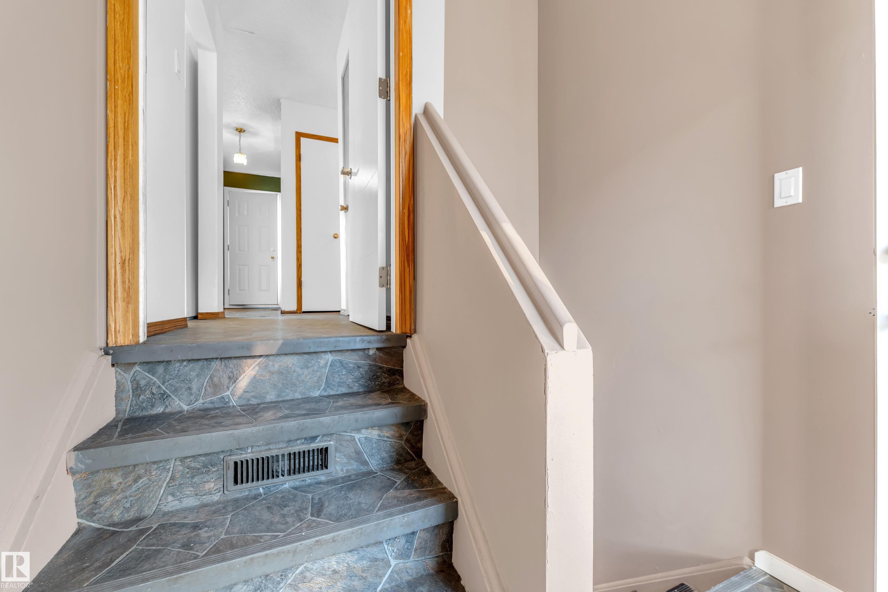 8103 14 Avenue, Edmonton, AB - Indoor Photo Showing Other Room