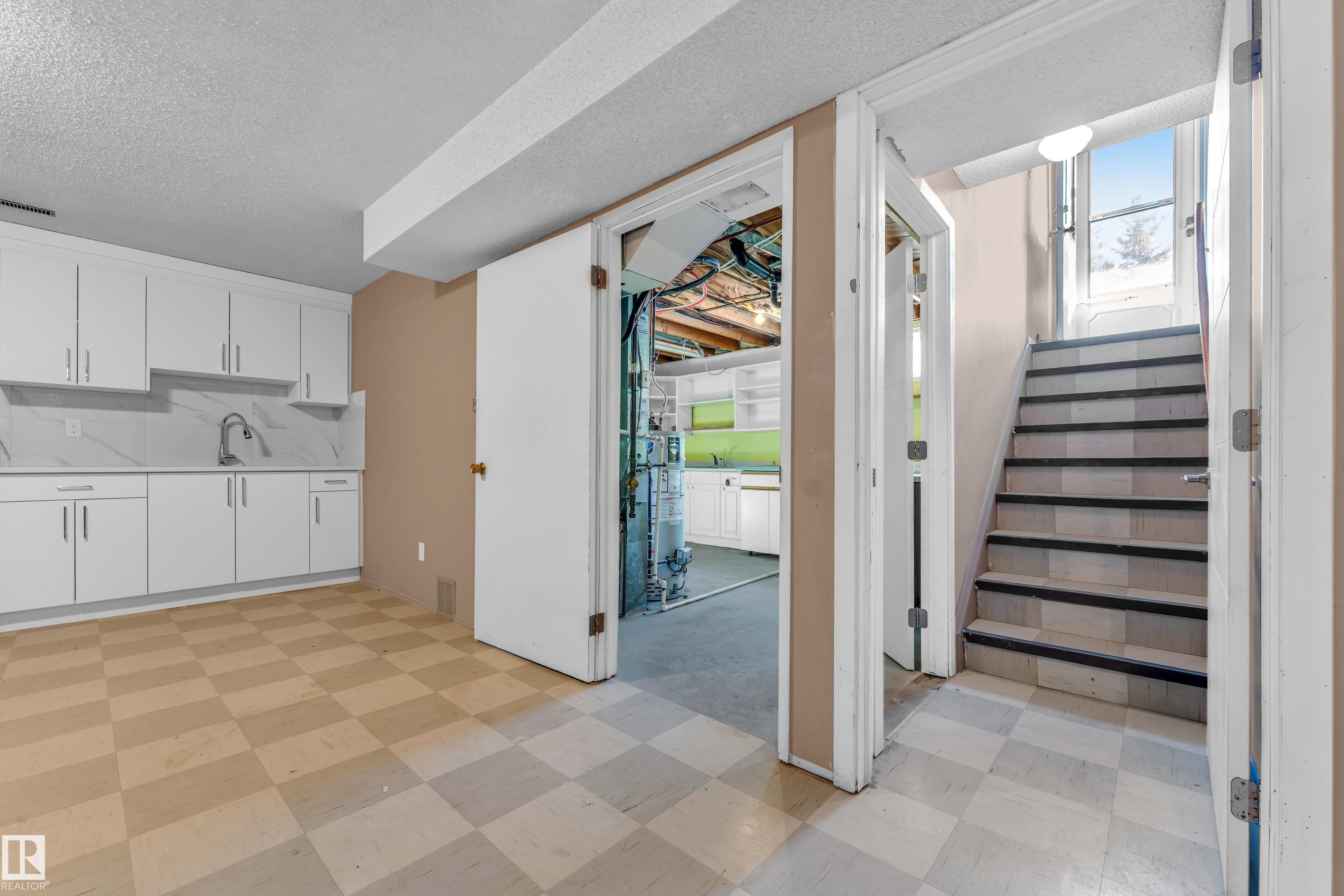 8103 14 Avenue, Edmonton, AB - Indoor