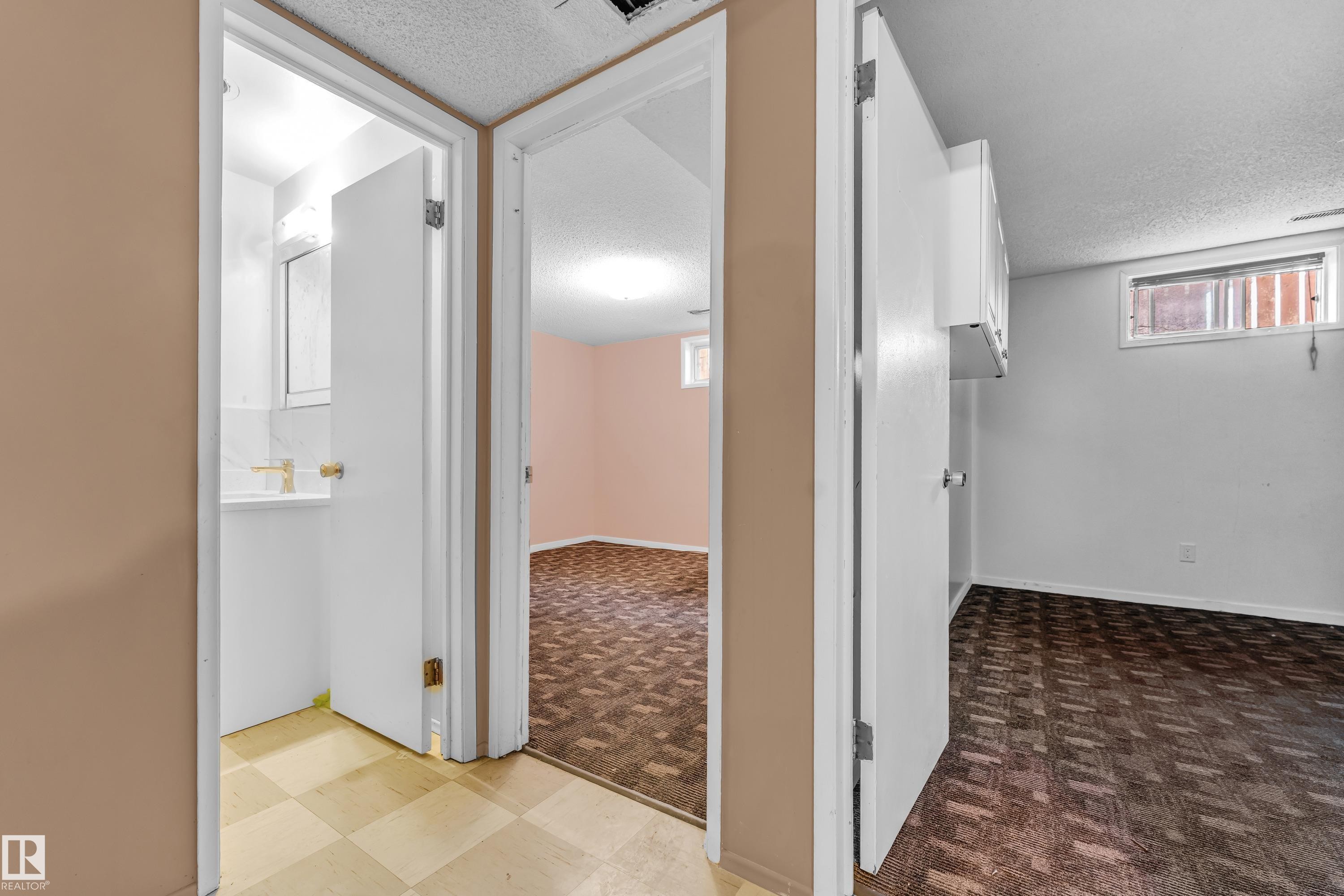 8103 14 Avenue, Edmonton, AB - Indoor Photo Showing Other Room