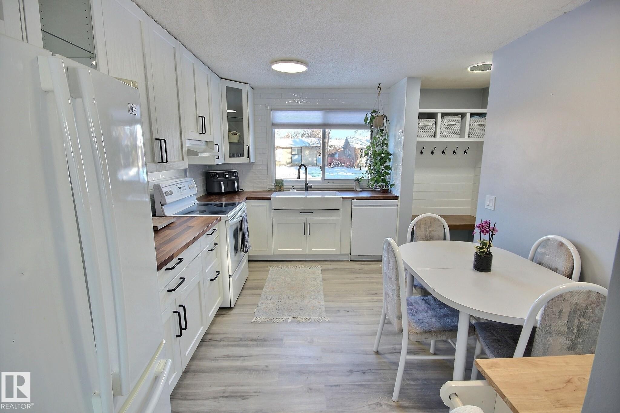 3519 16A Avenue, Edmonton, AB - Indoor