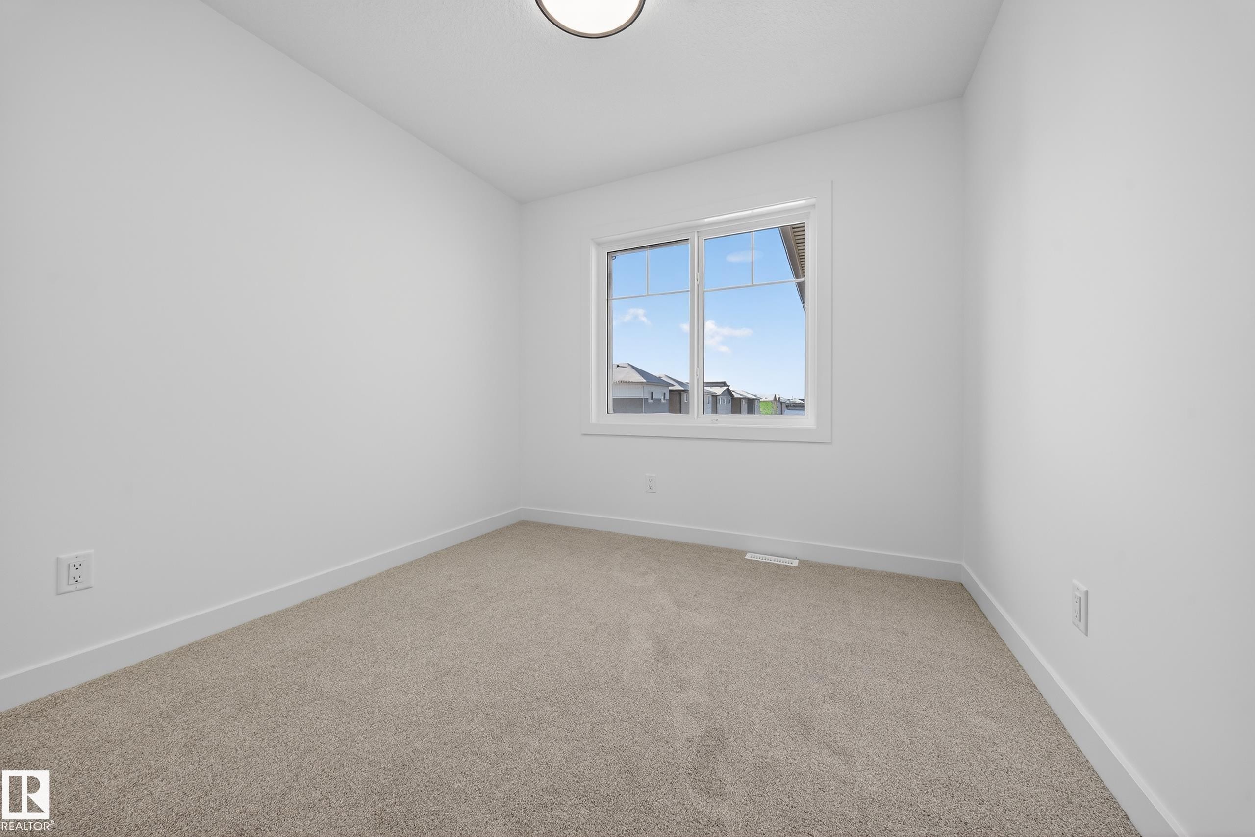 Carpeted empty room featuring baseboards and lofted ceiling - 129 Pierwyck Loop, Spruce Grove, AB - Indoor Photo Showing Other Room