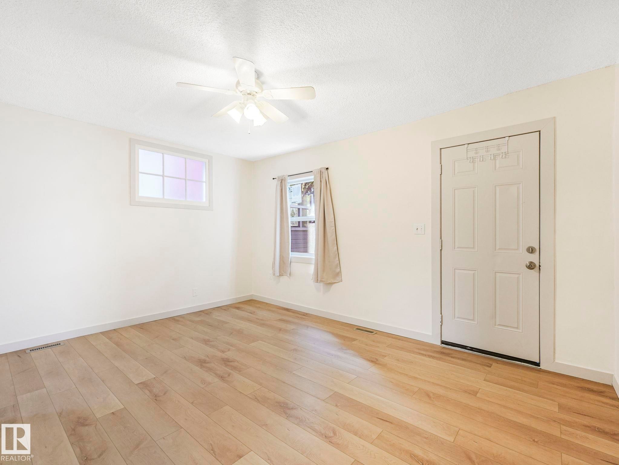 Edmonton, AB - Indoor Photo Showing Other Room