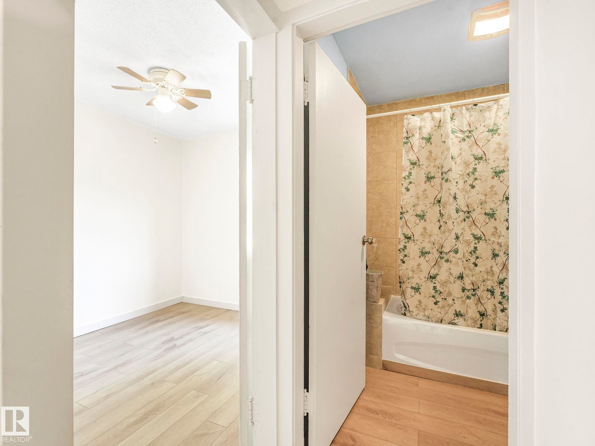 Edmonton, AB - Indoor Photo Showing Other Room