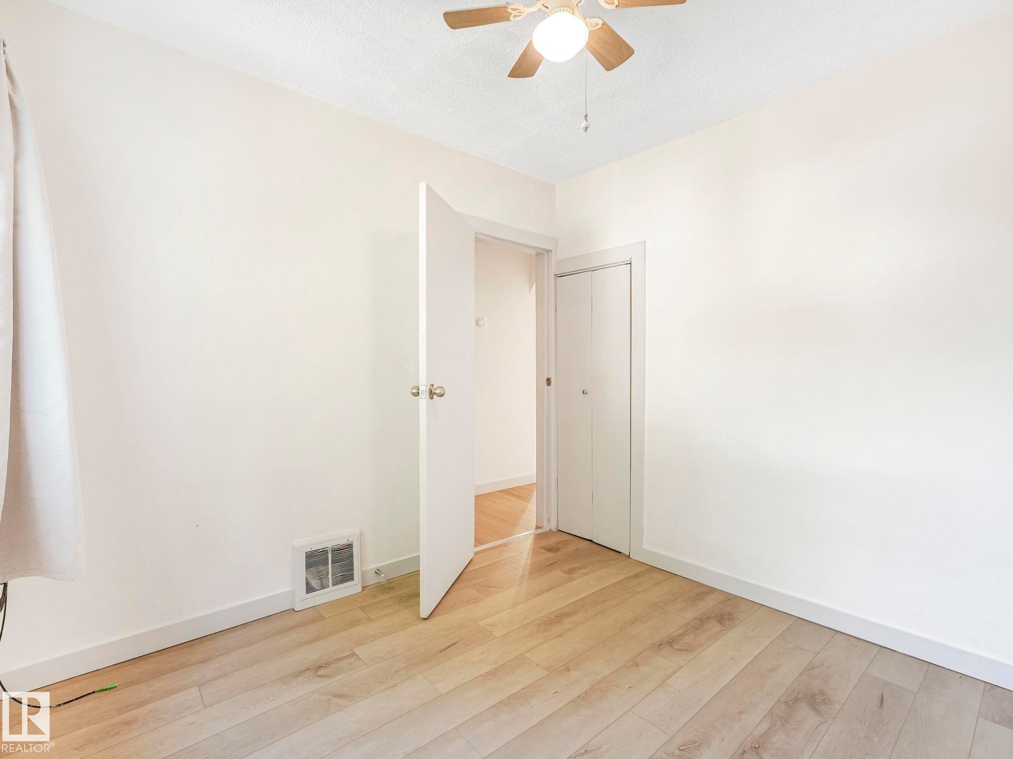 Edmonton, AB - Indoor Photo Showing Other Room